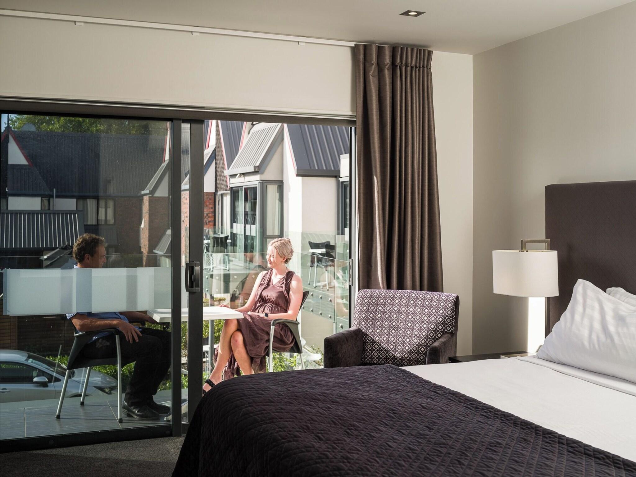 Studio King Size Bed