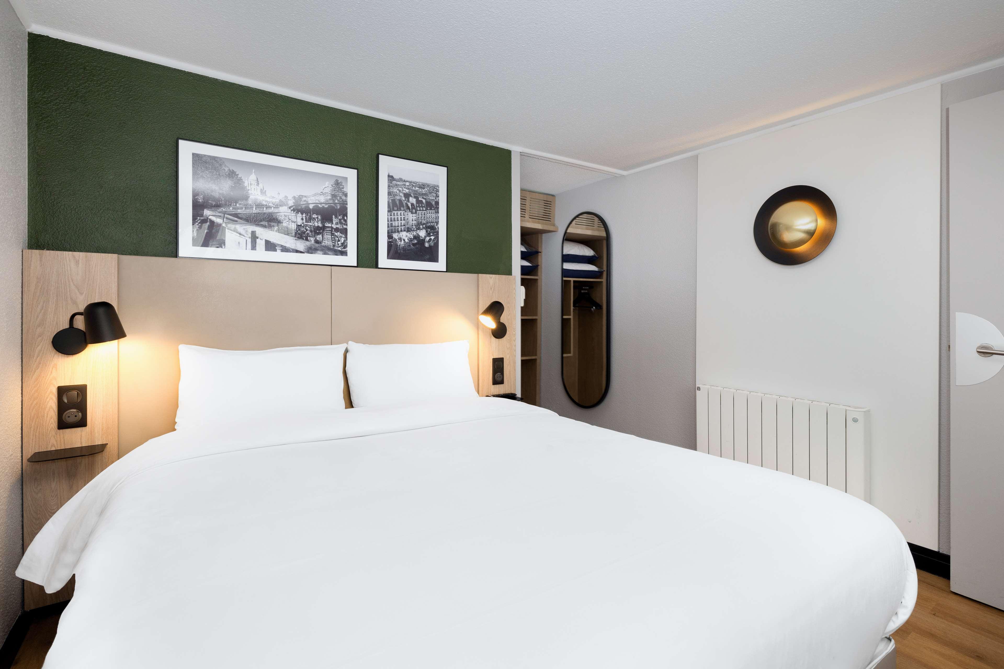 Double Queen Size Bed