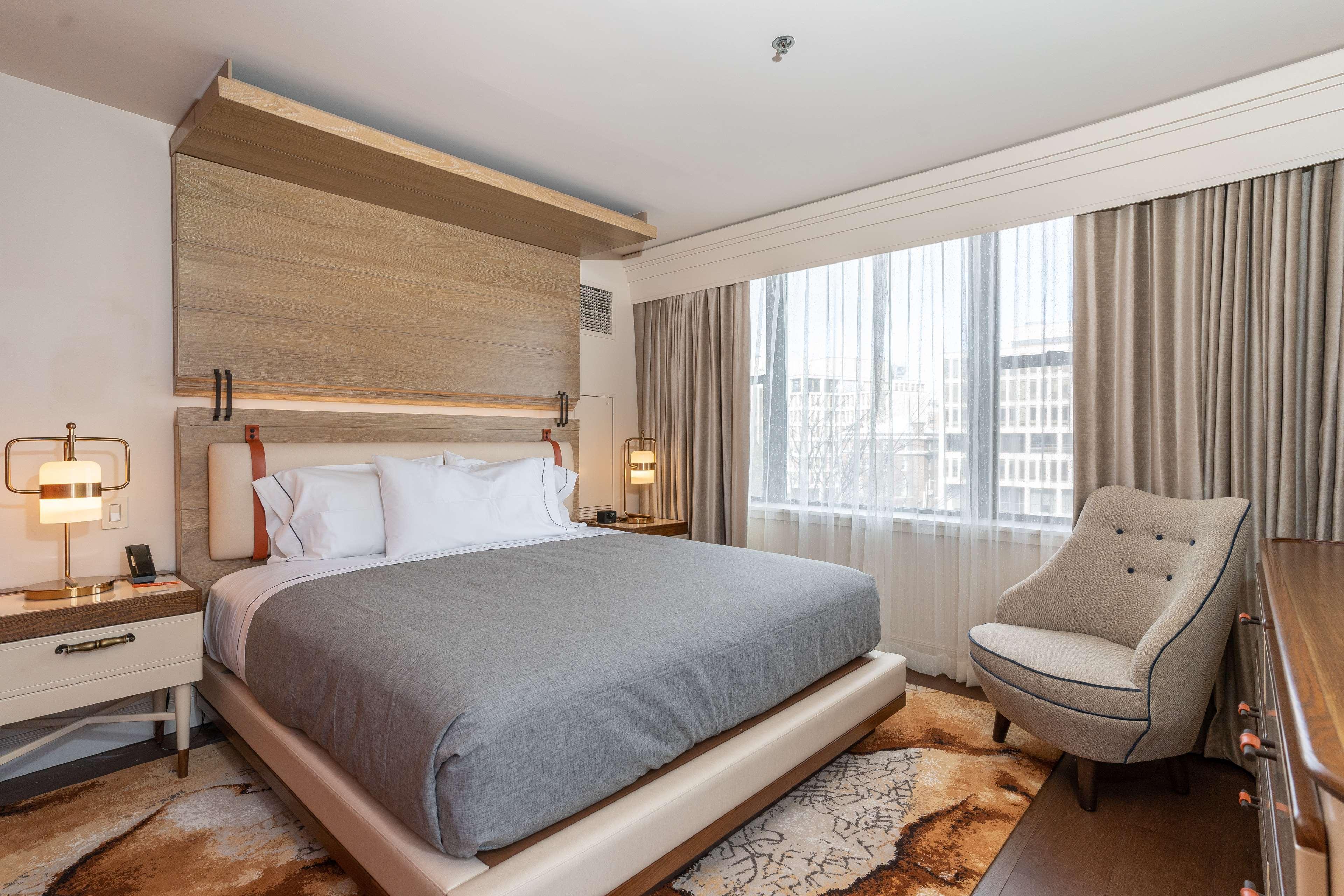 Suite Deluxe King Bed