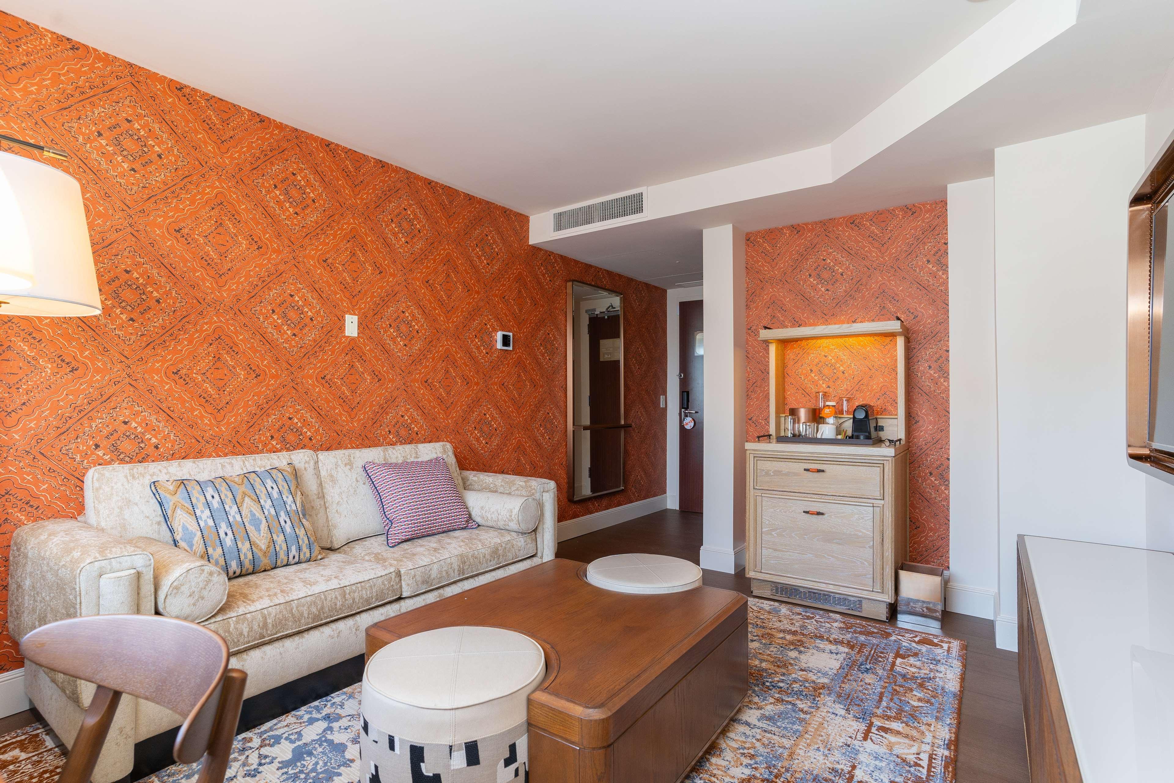 Suite Deluxe King Bed