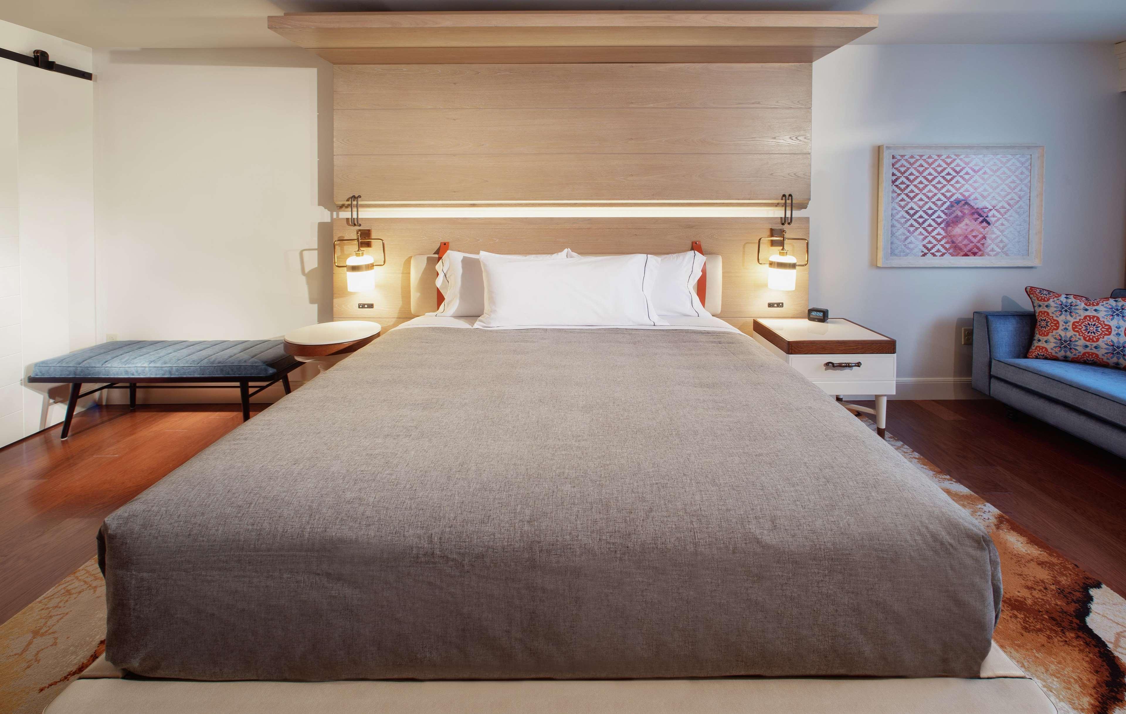 Suite Deluxe King Bed