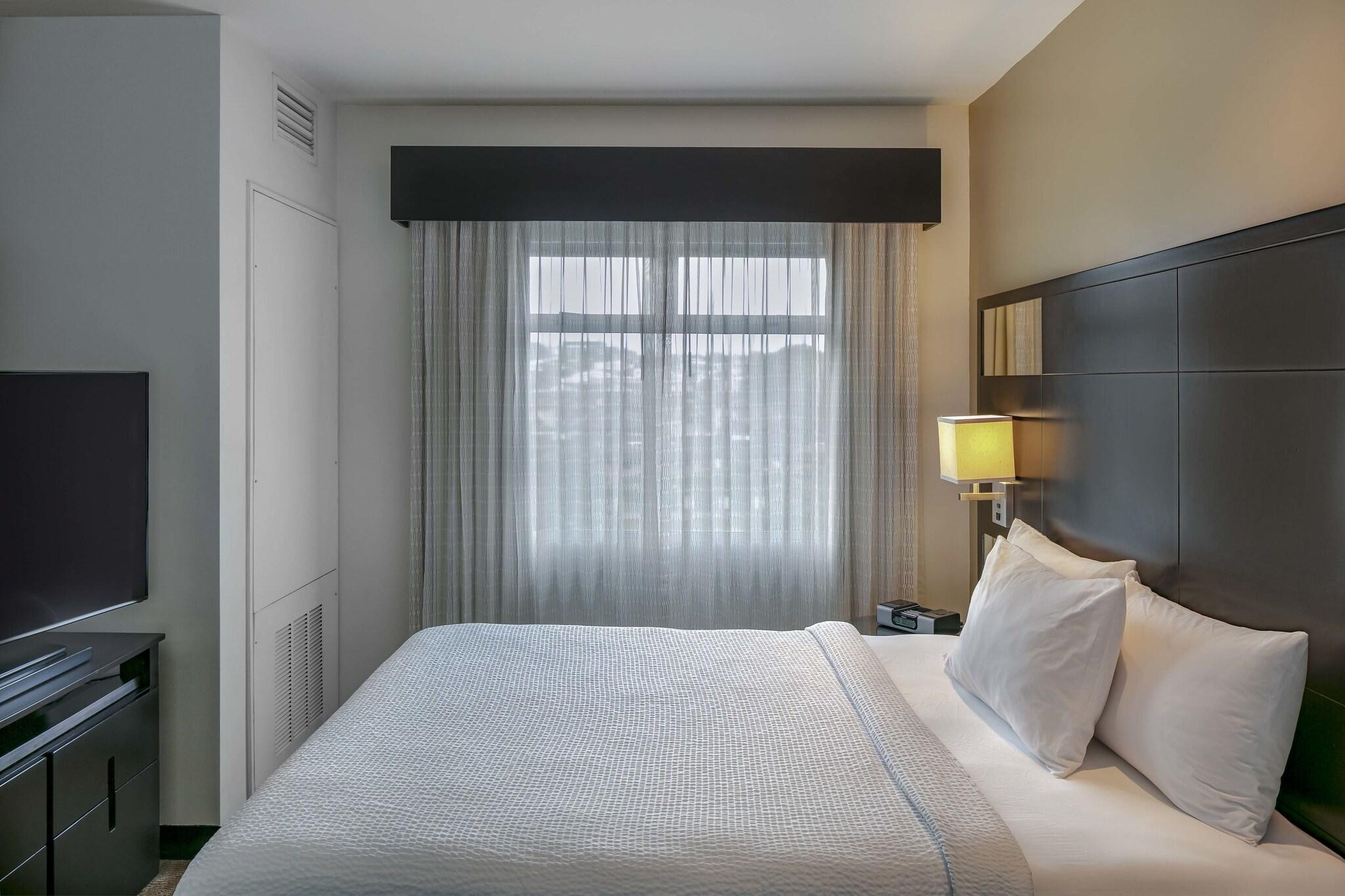 Suite Queen Size Bed