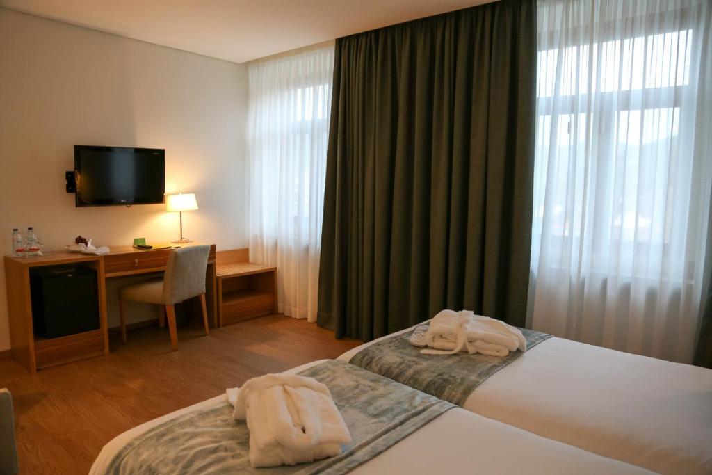 Single Superior Land View