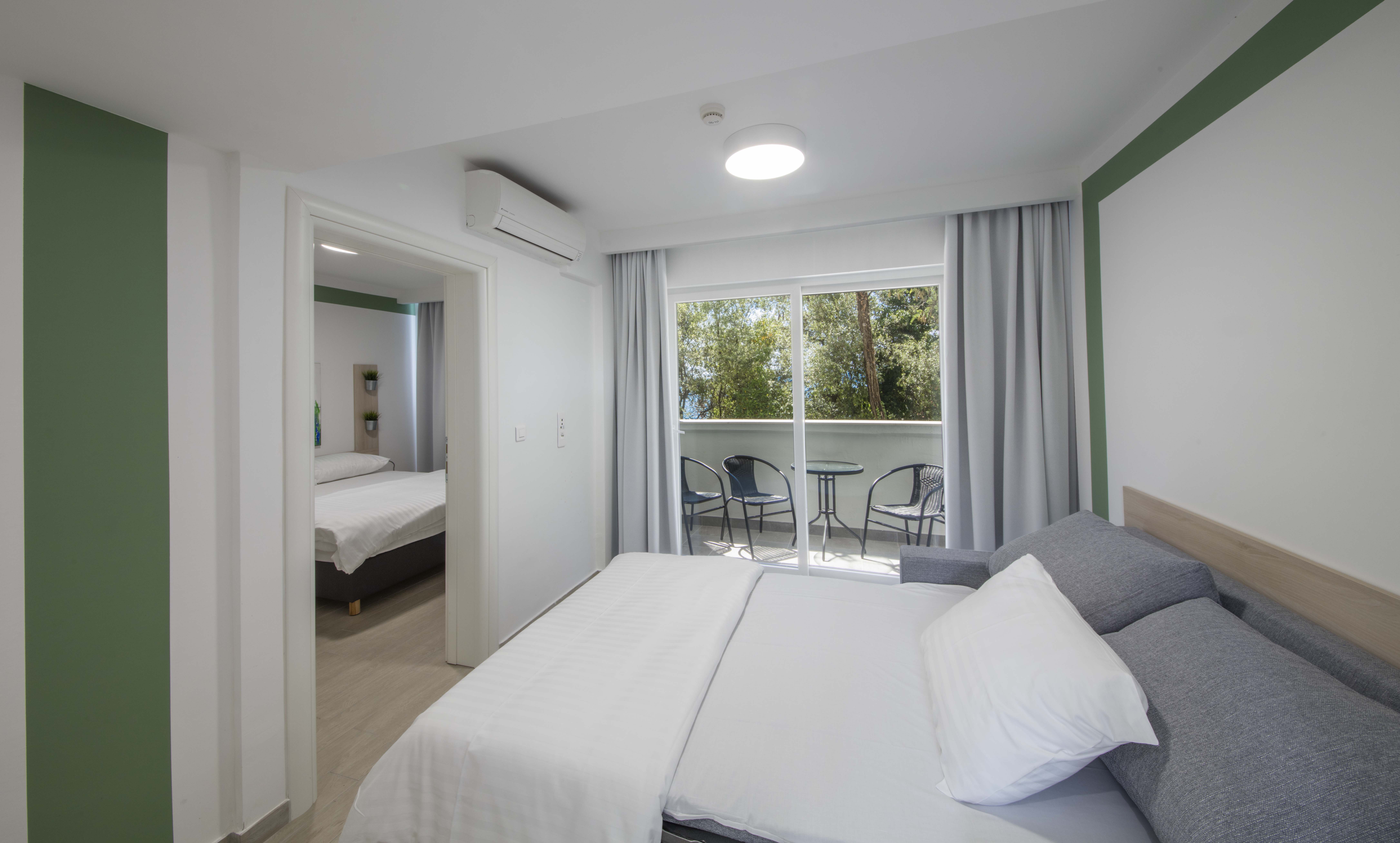 Family Room Side Sea View with Balcony