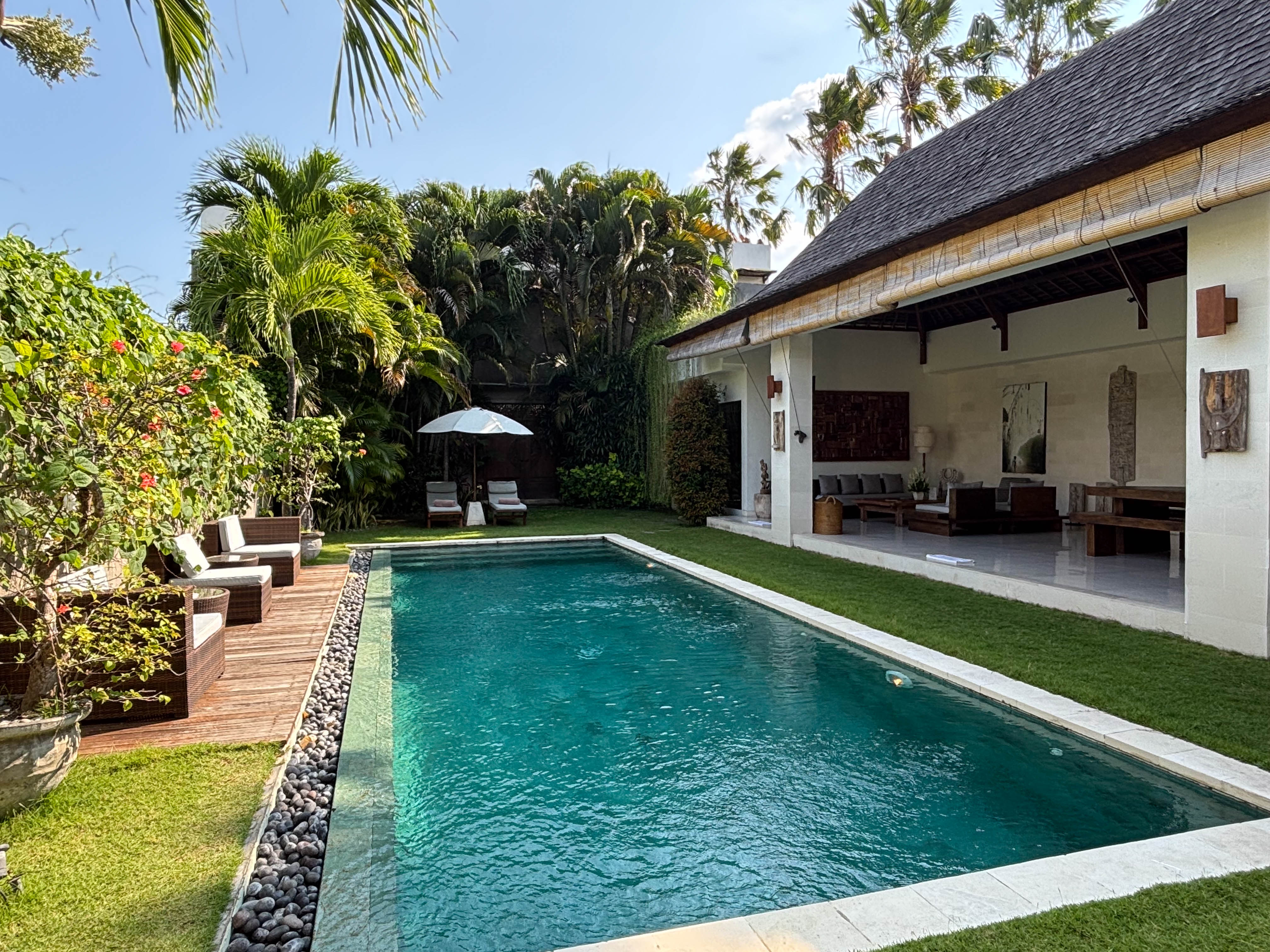 Villa Eight Bedrooms with More Than Three Bathrooms