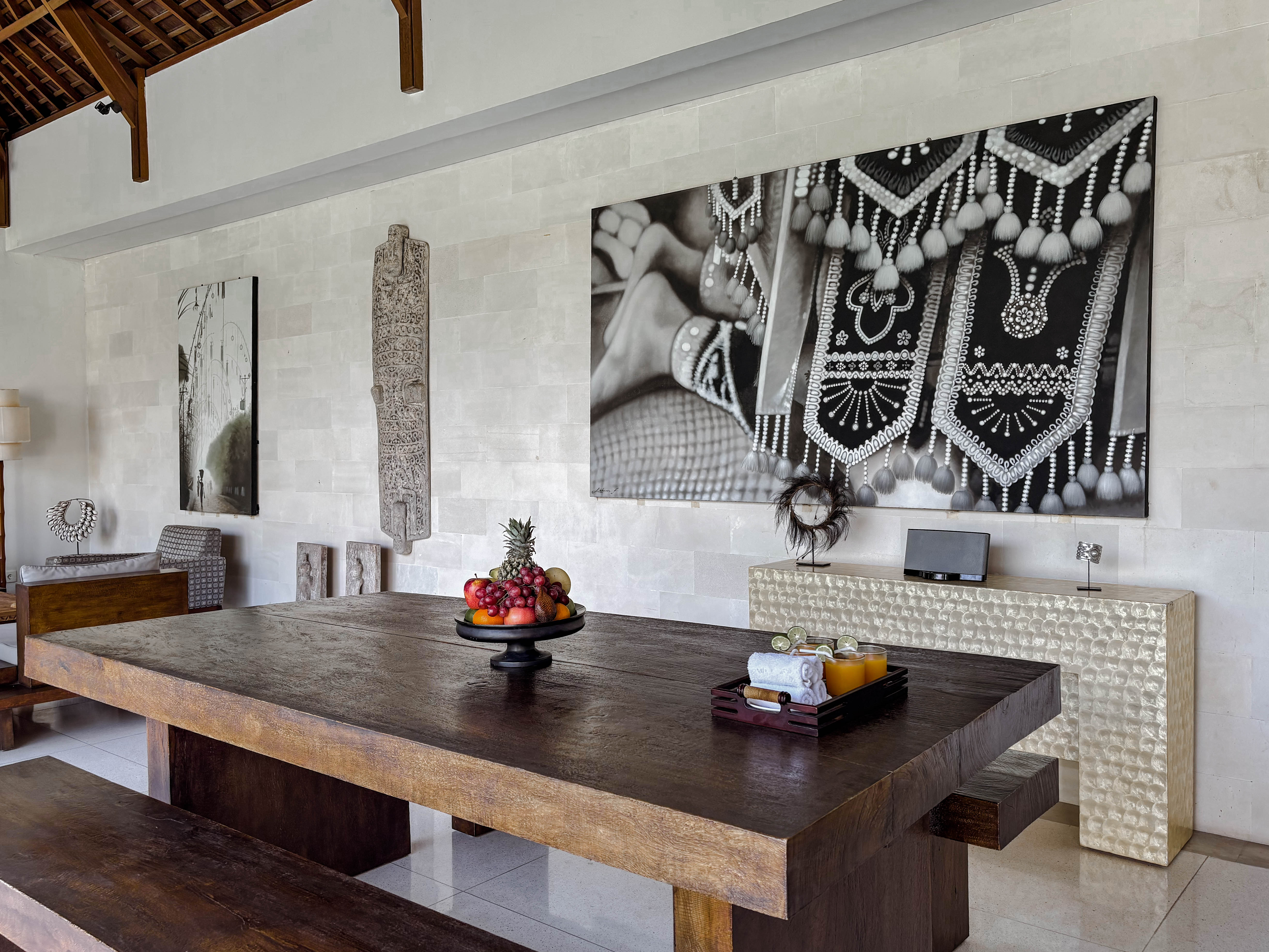 Villa Eight Bedrooms with More Than Three Bathrooms