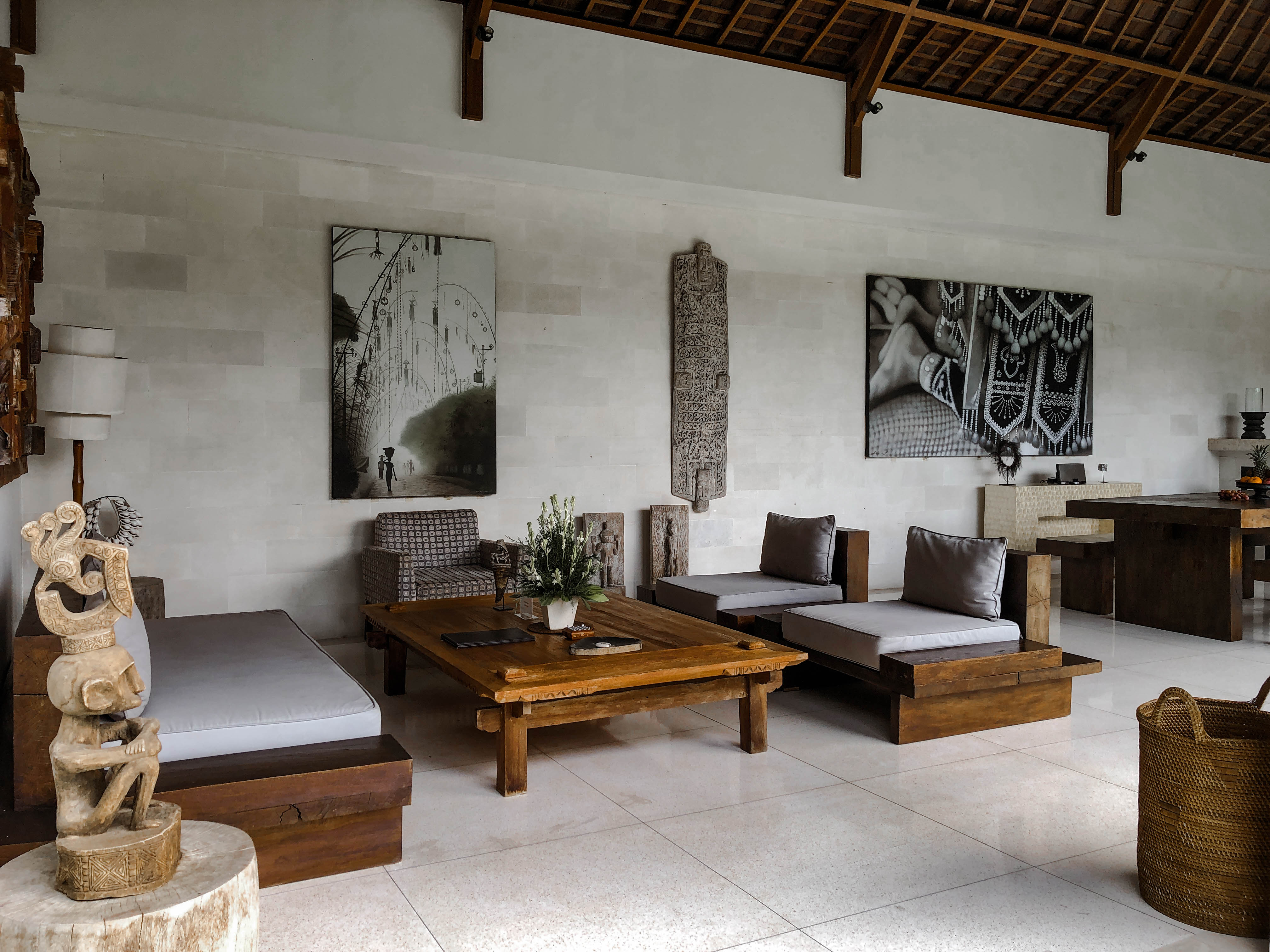 Villa Eight Bedrooms with More Than Three Bathrooms