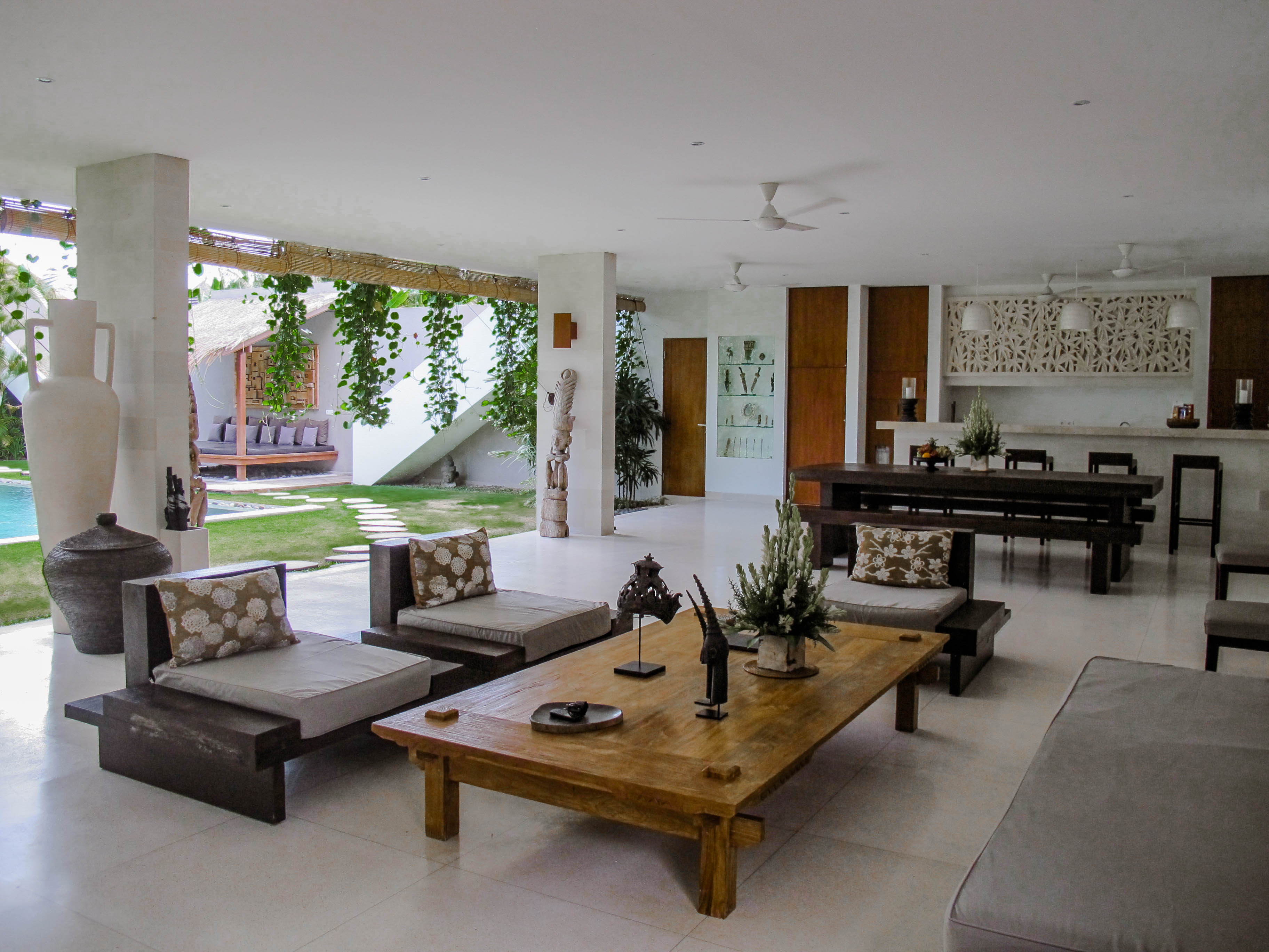 Villa Eight Bedrooms with More Than Three Bathrooms
