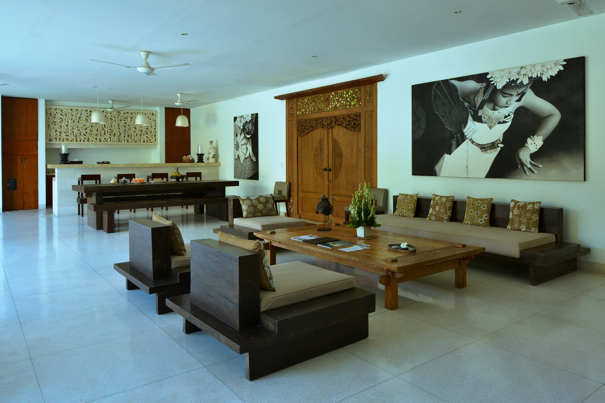 Villa Six Bedrooms Two Bathrooms