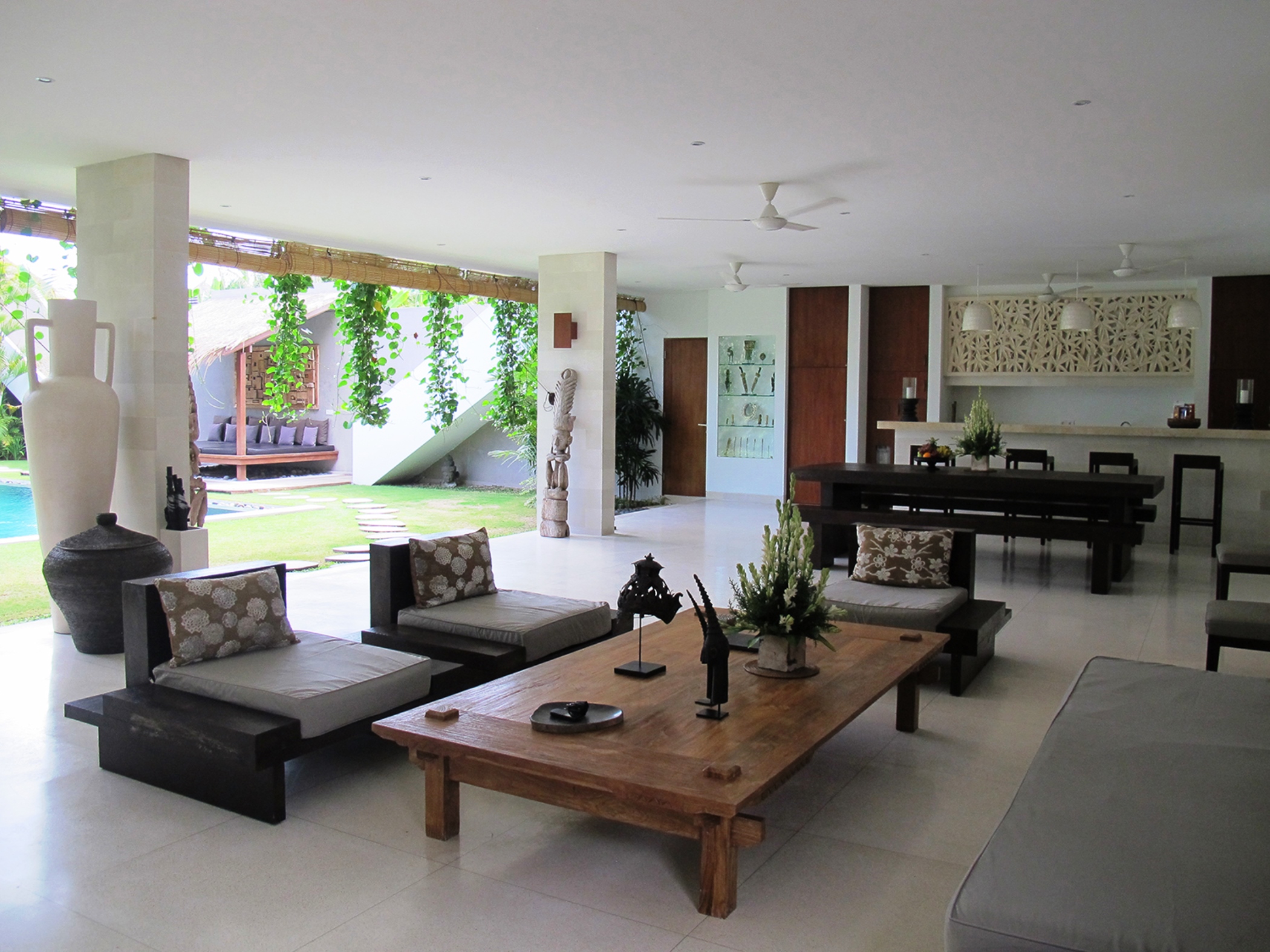 Villa Six Bedrooms Two Bathrooms