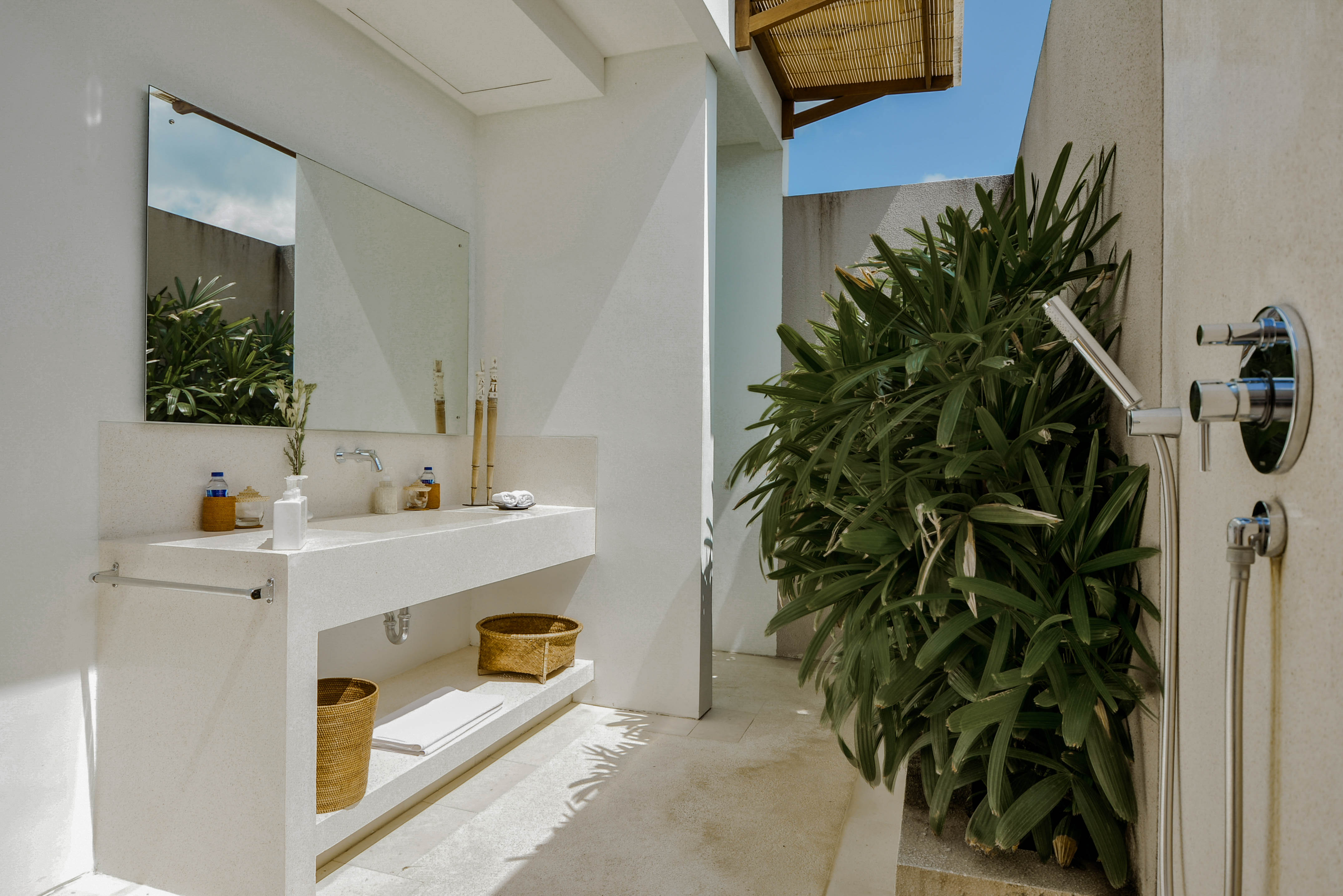 Villa Six Bedrooms Two Bathrooms