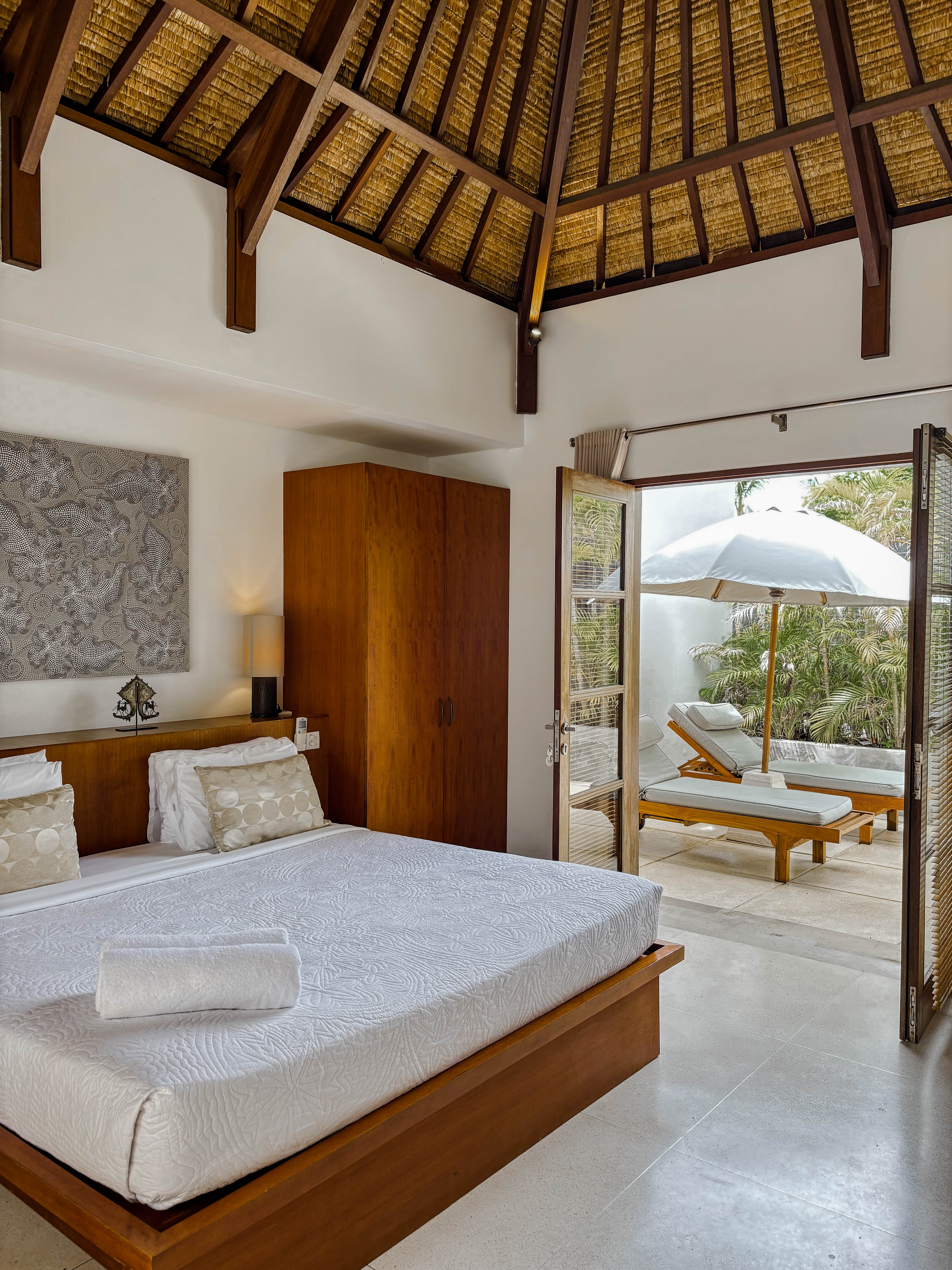 Villa Six Bedrooms Two Bathrooms