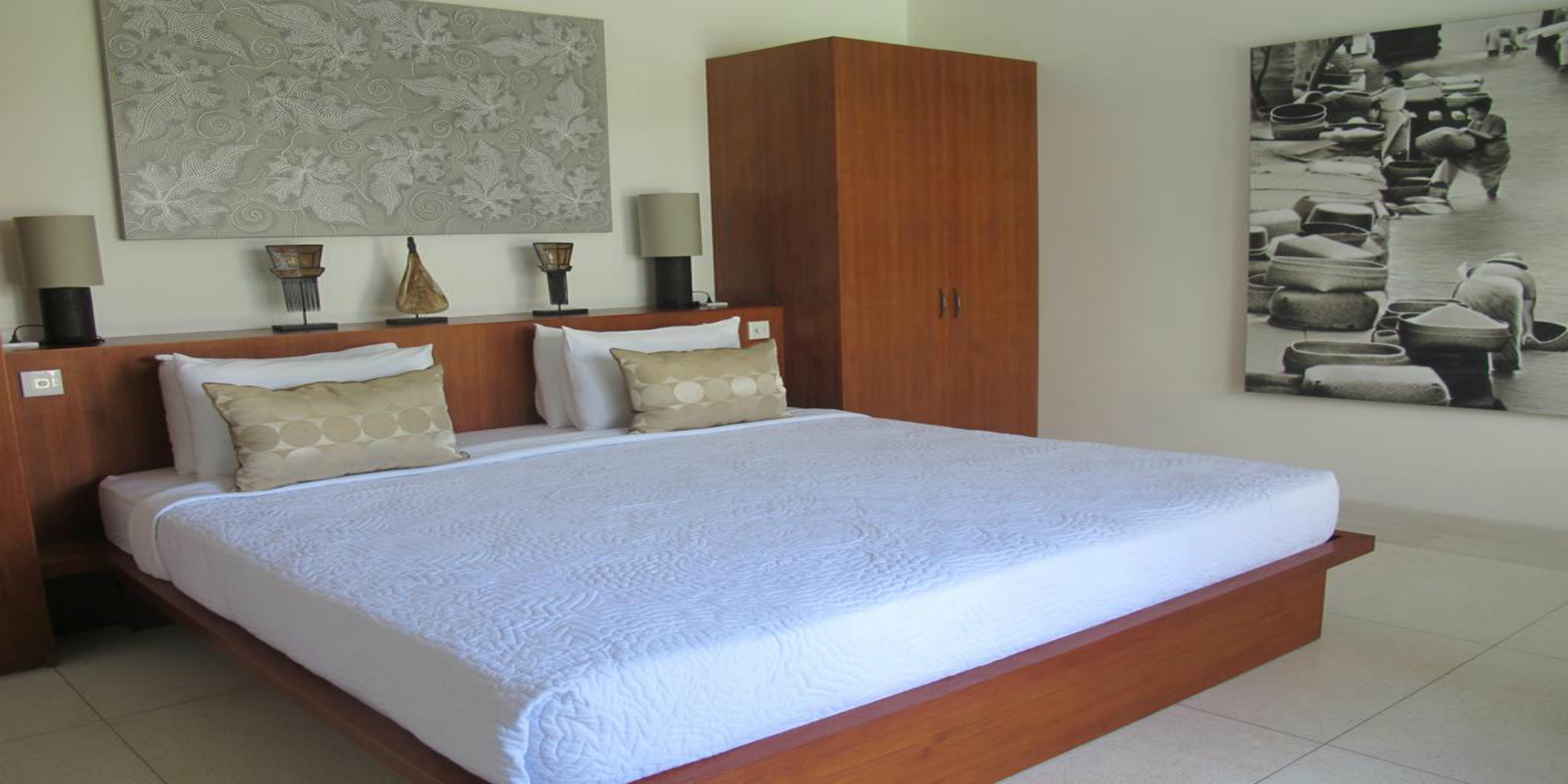 Villa Eight Bedrooms with More Than Three Bathrooms