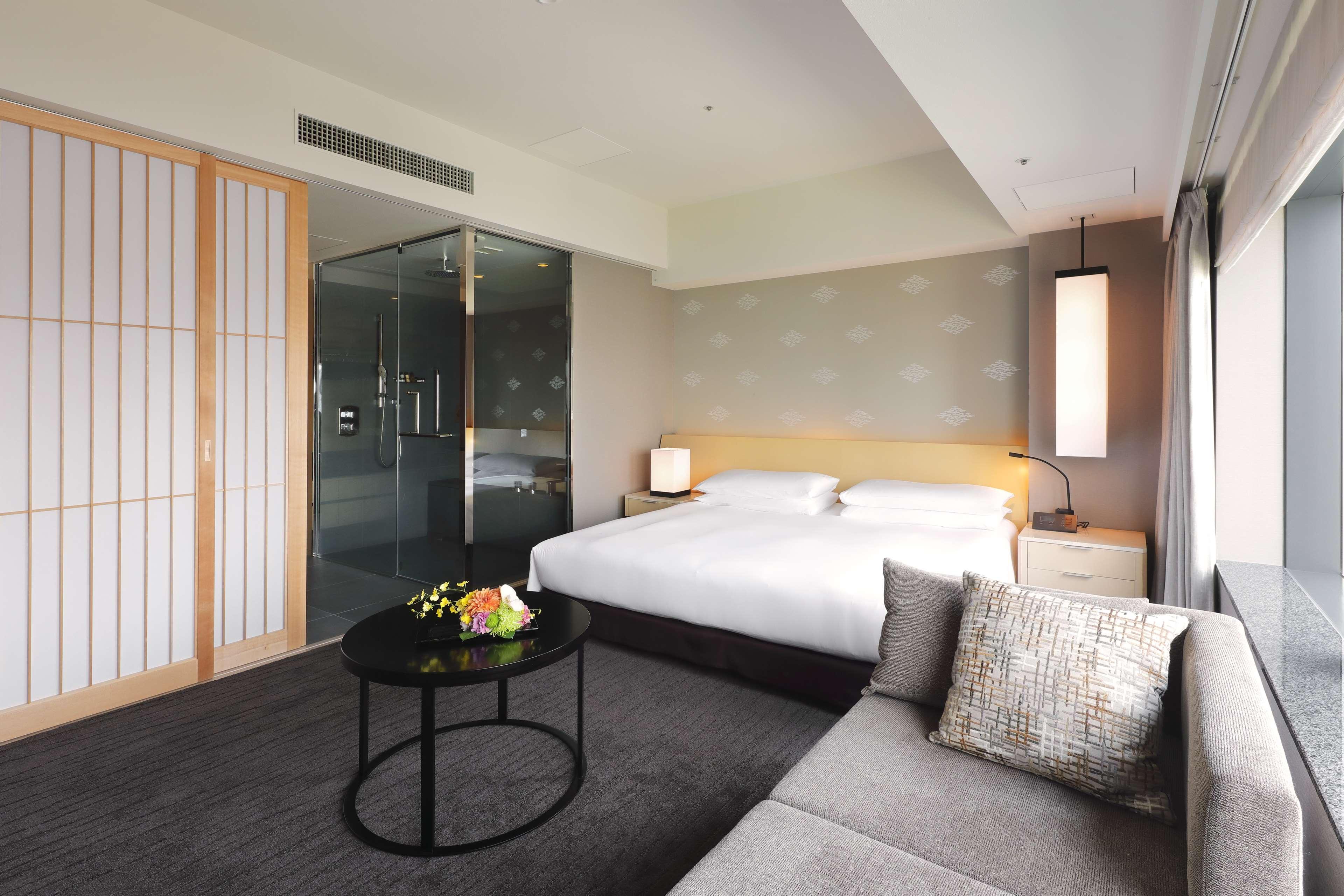 Double Deluxe King Bed