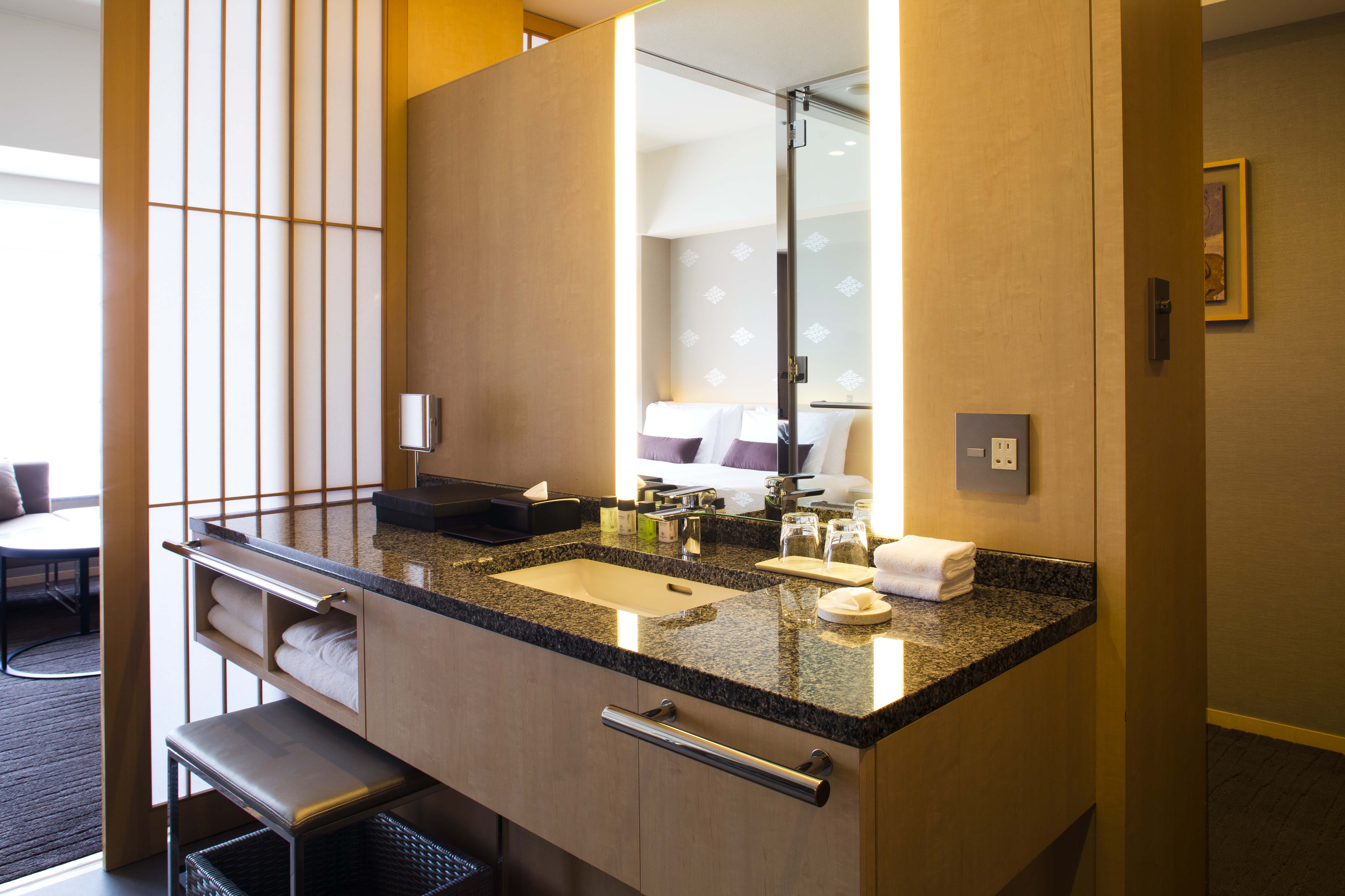 Double Deluxe King Bed