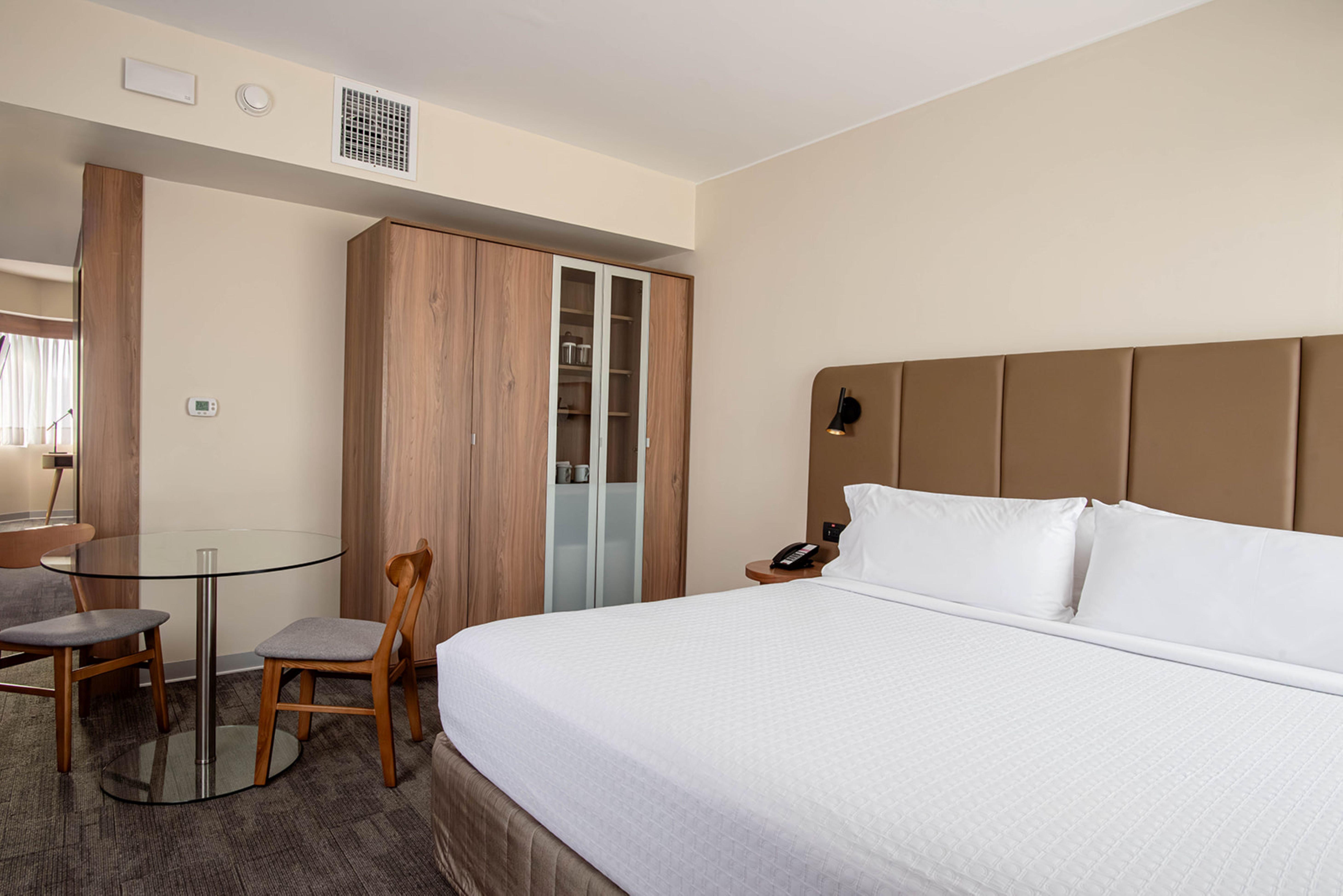 Junior Suite City View King Bed