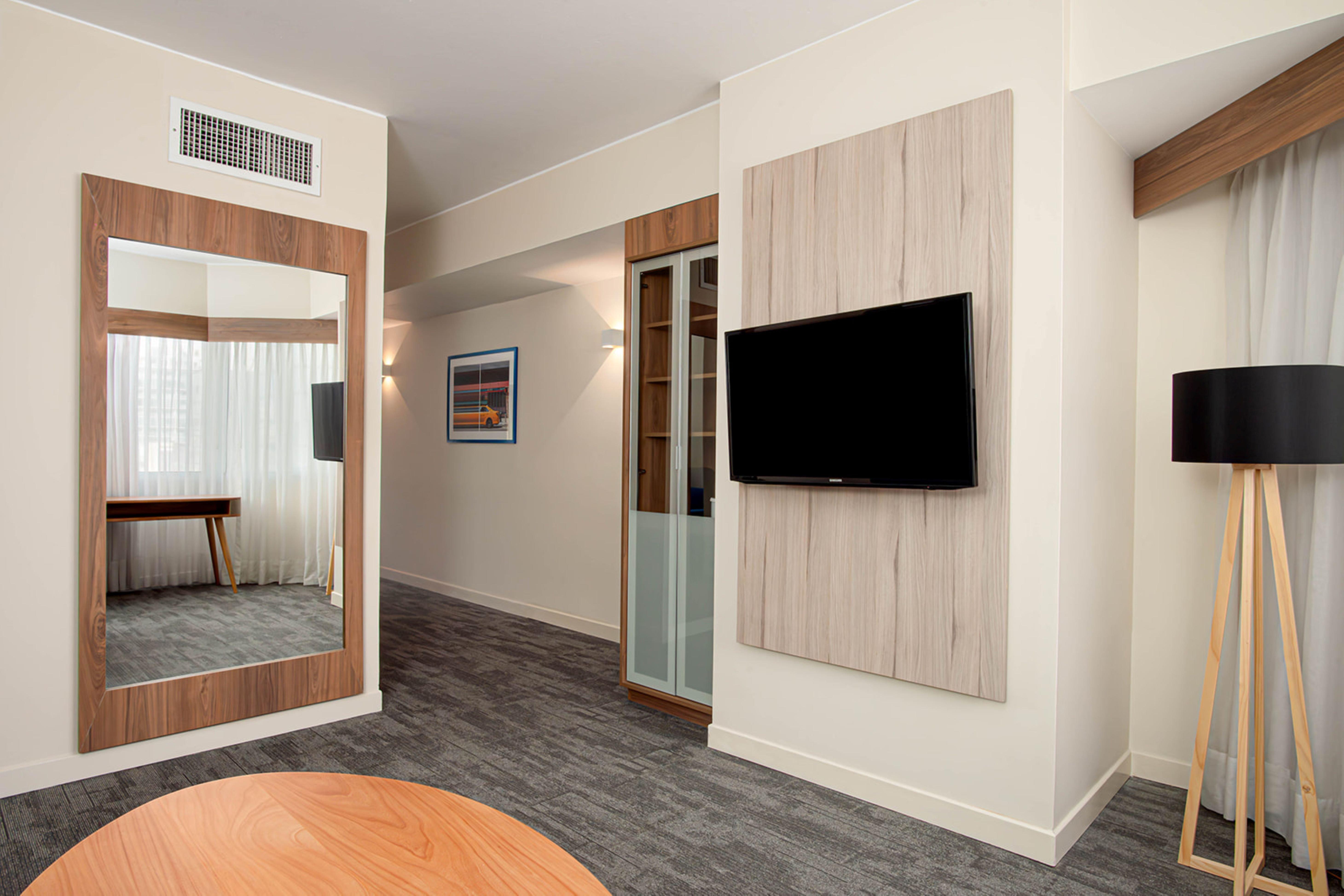 Junior Suite City View King Bed