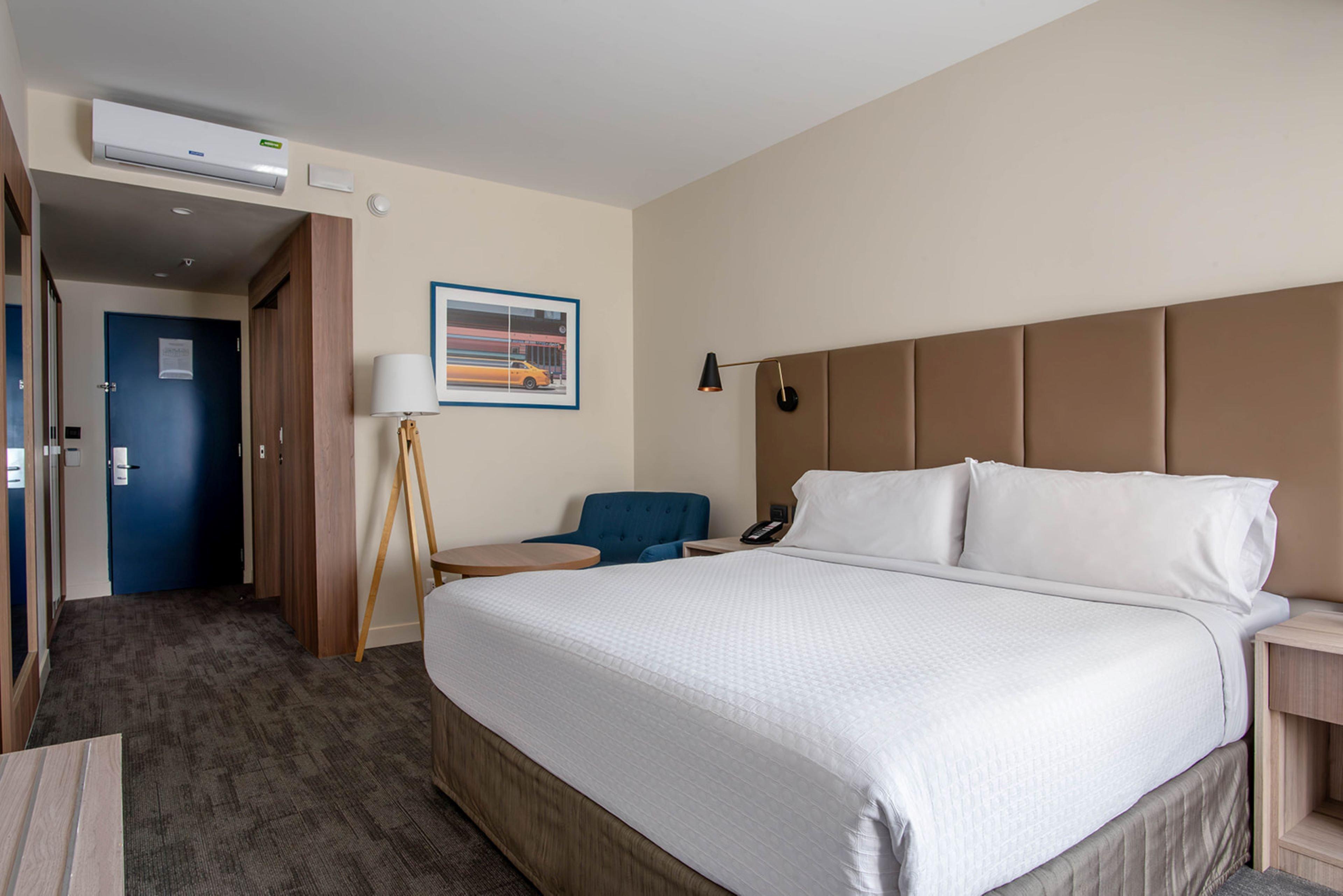 Double City View Queen Bed