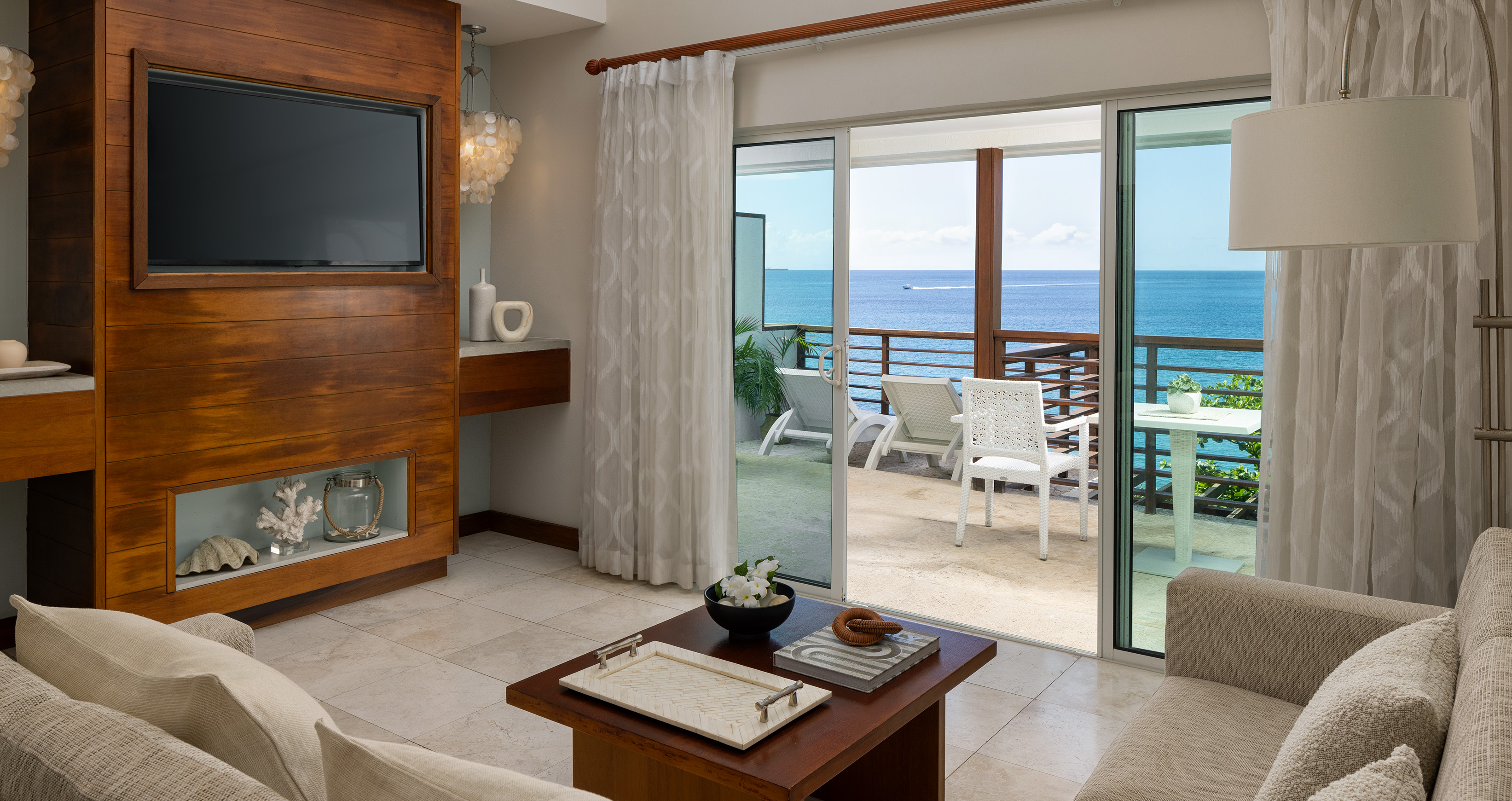 Villa Ocean Front with Balcony