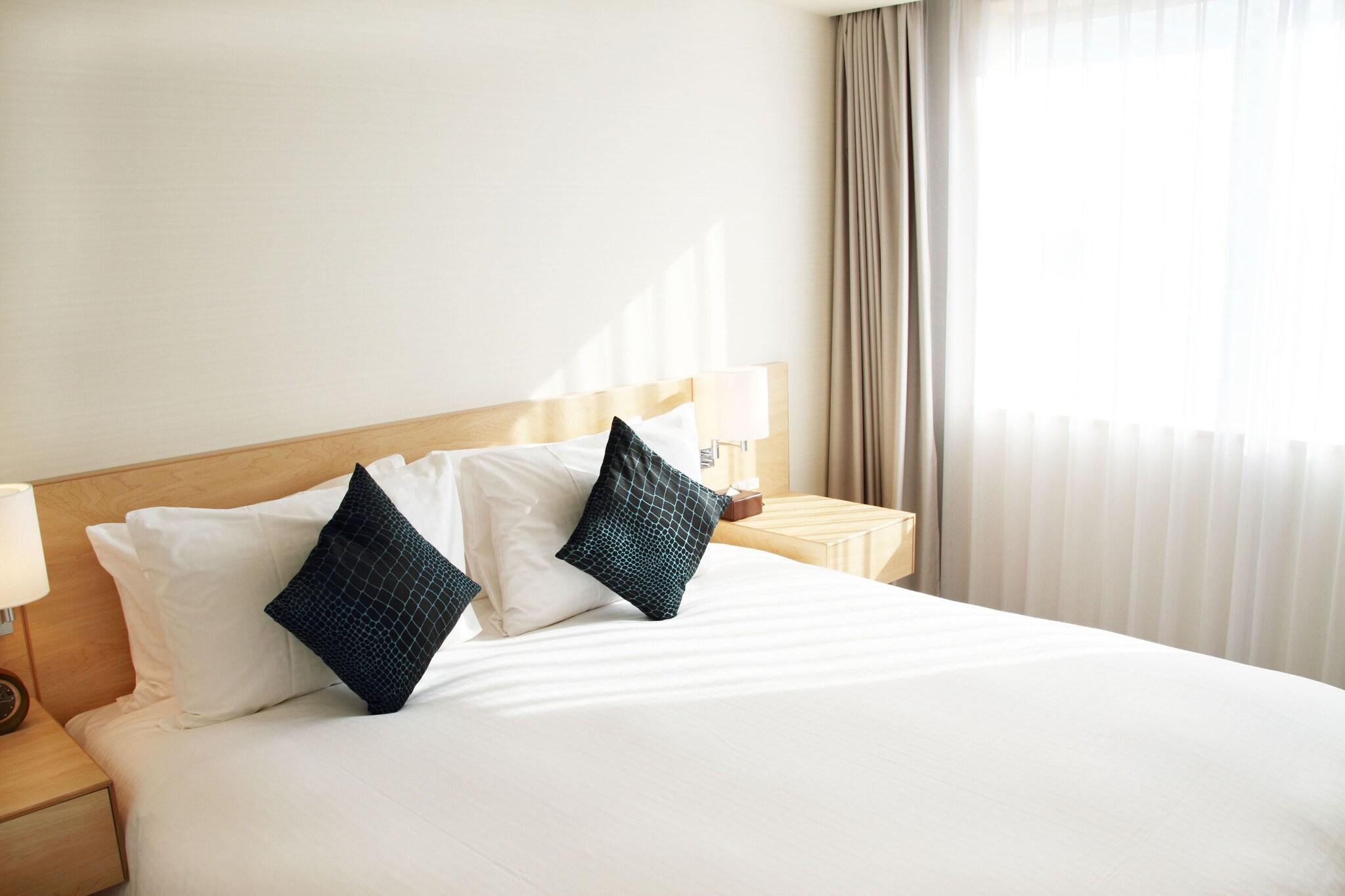 Studio Deluxe King Bed