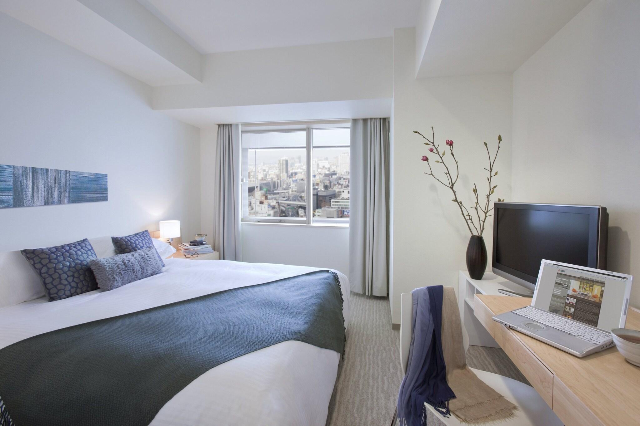 Studio Executive King Bed