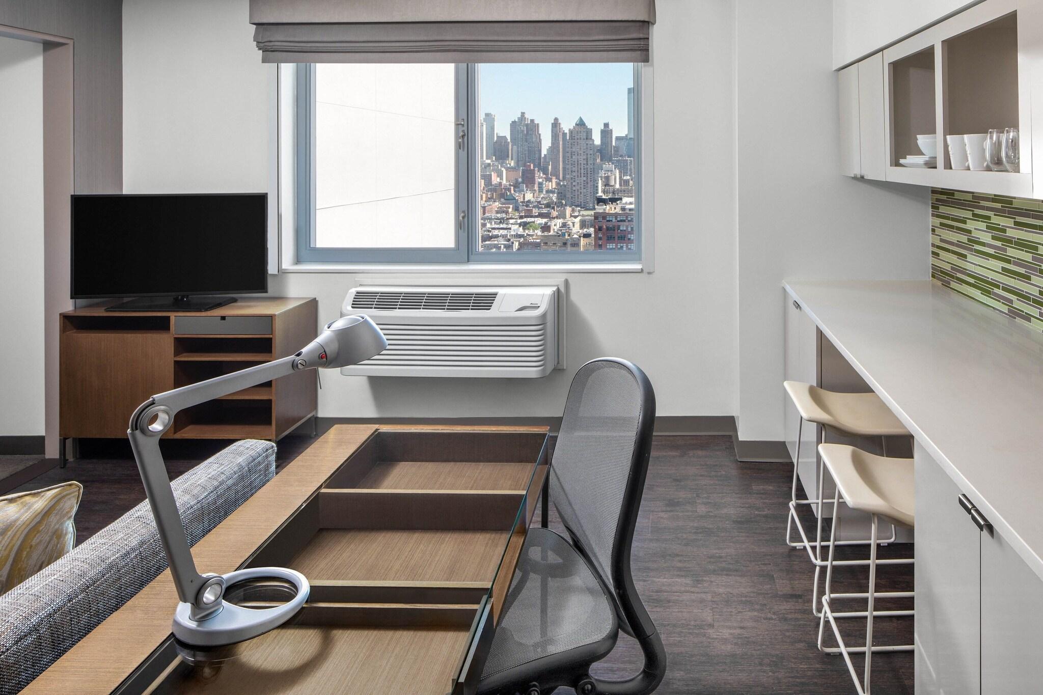 Suite City View King Bed