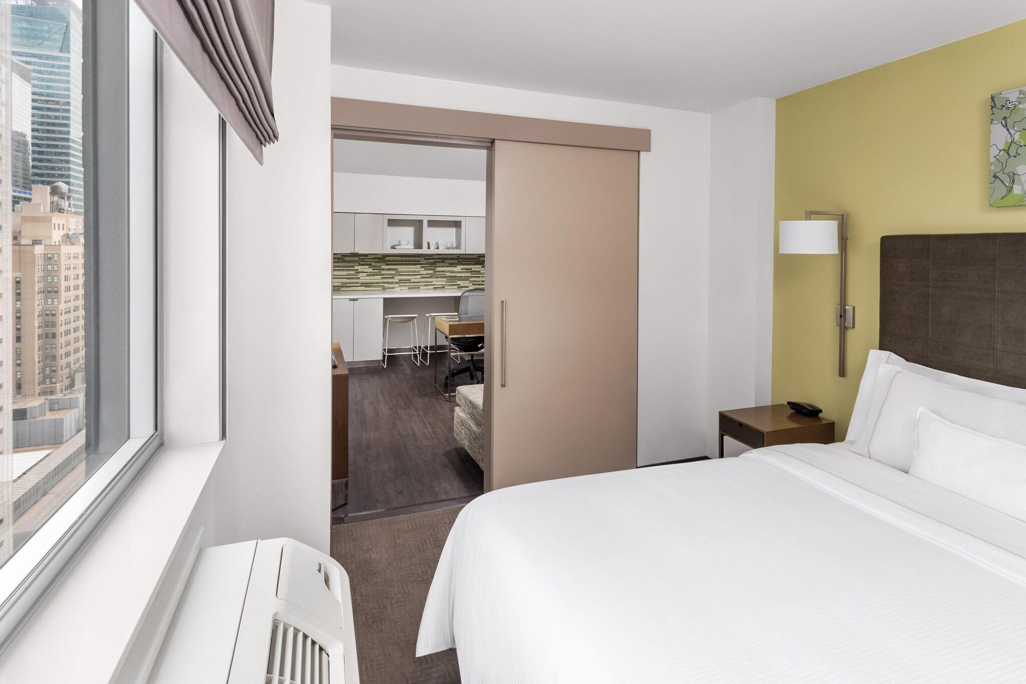 Suite City View King Bed