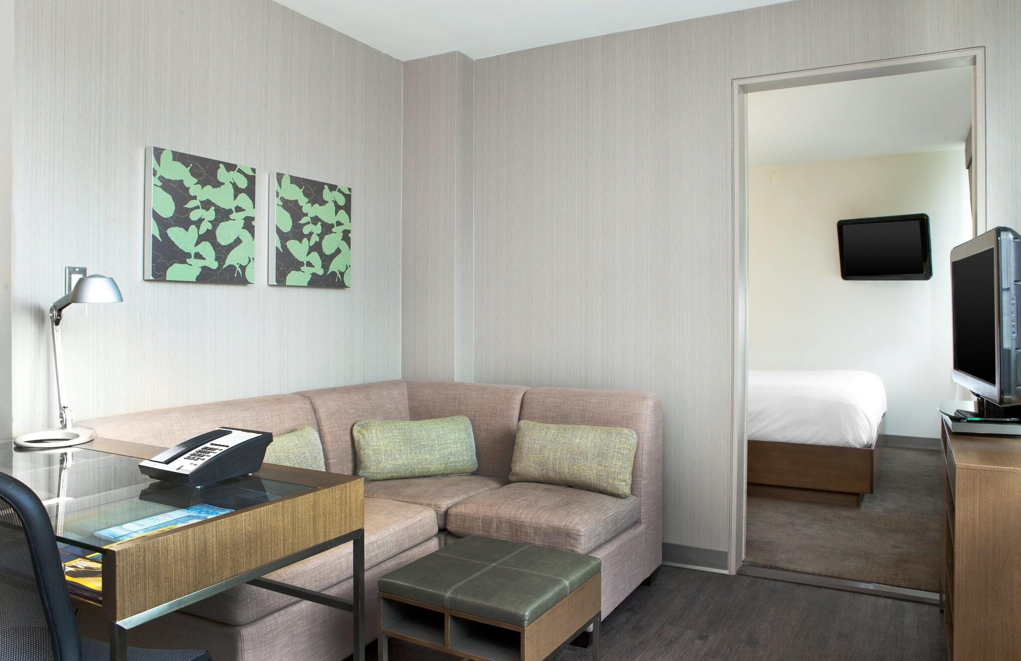 Suite City View King Bed