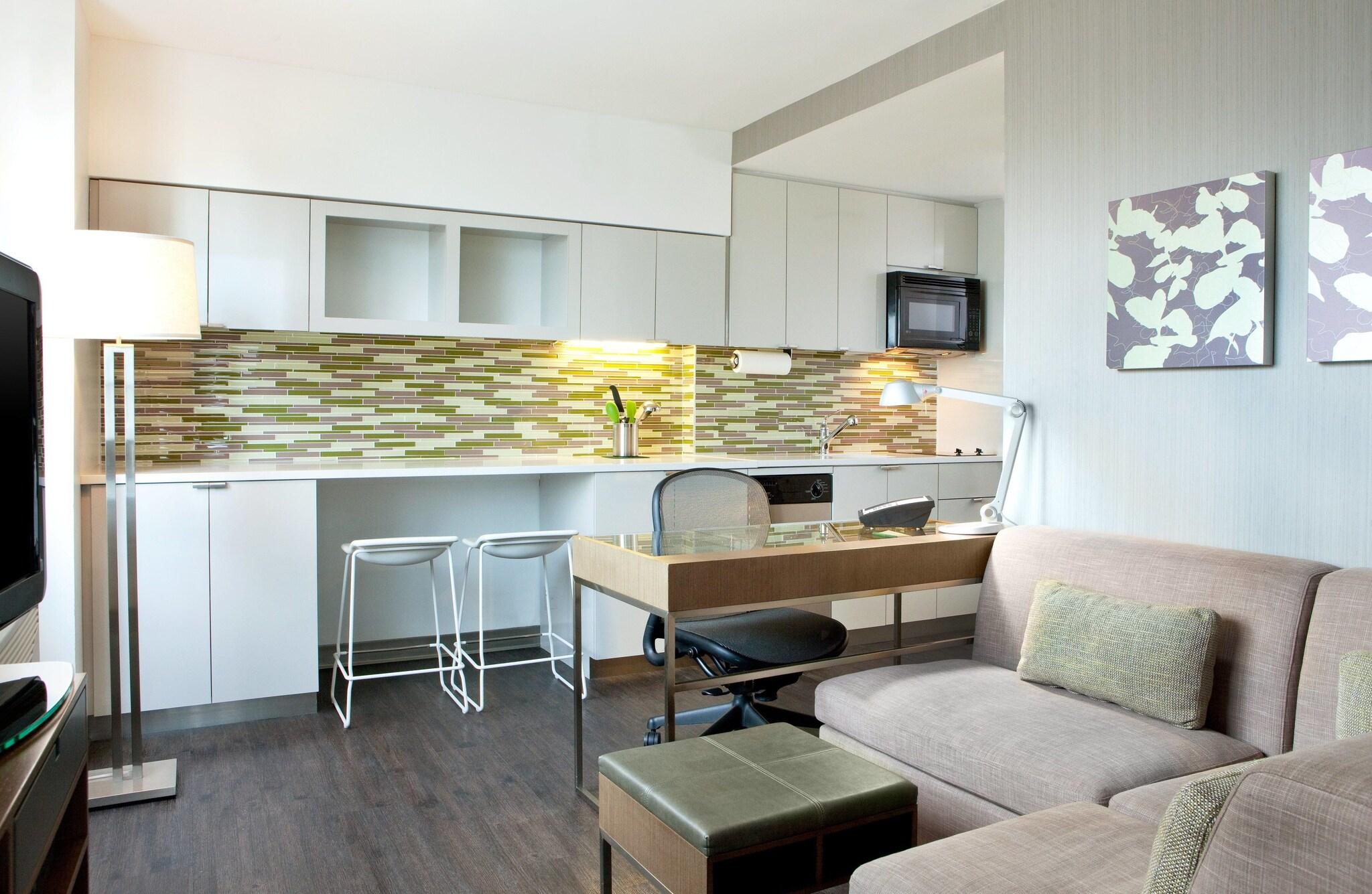 Suite City View King Bed