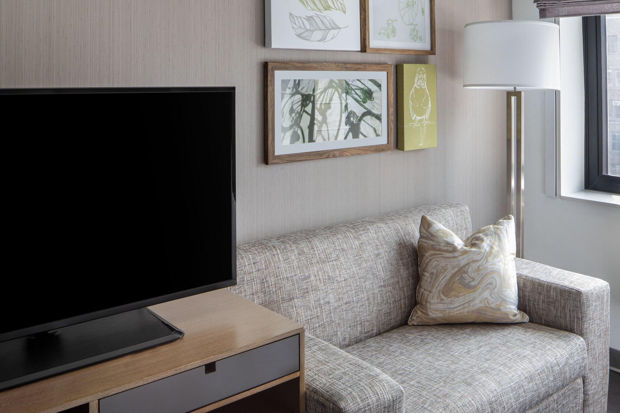 Studio City View King Bed