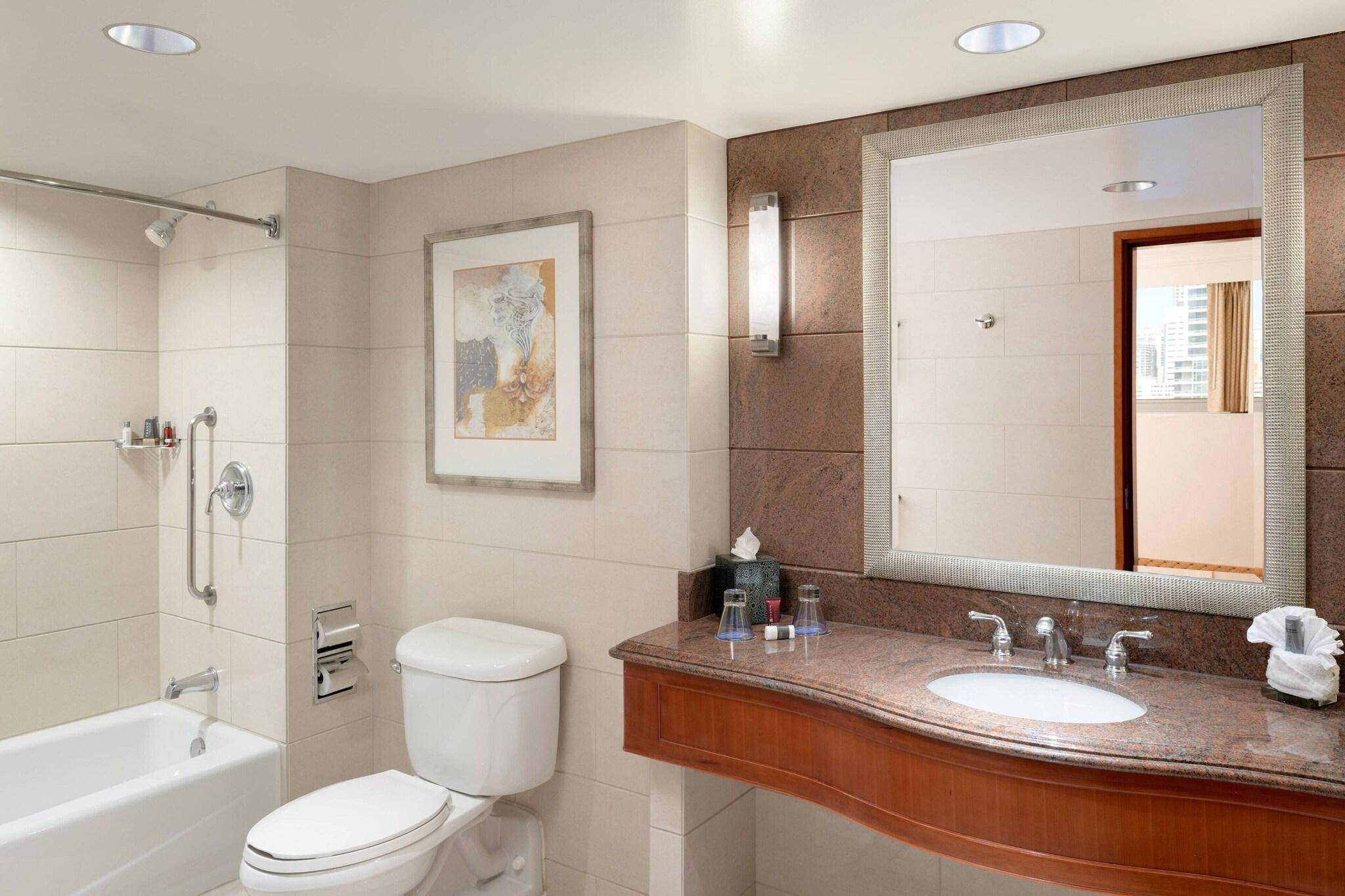 Junior Suite Accessible King Size Bed