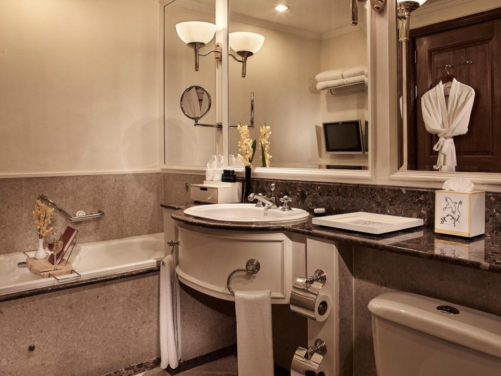 Junior Suite Club King Bed