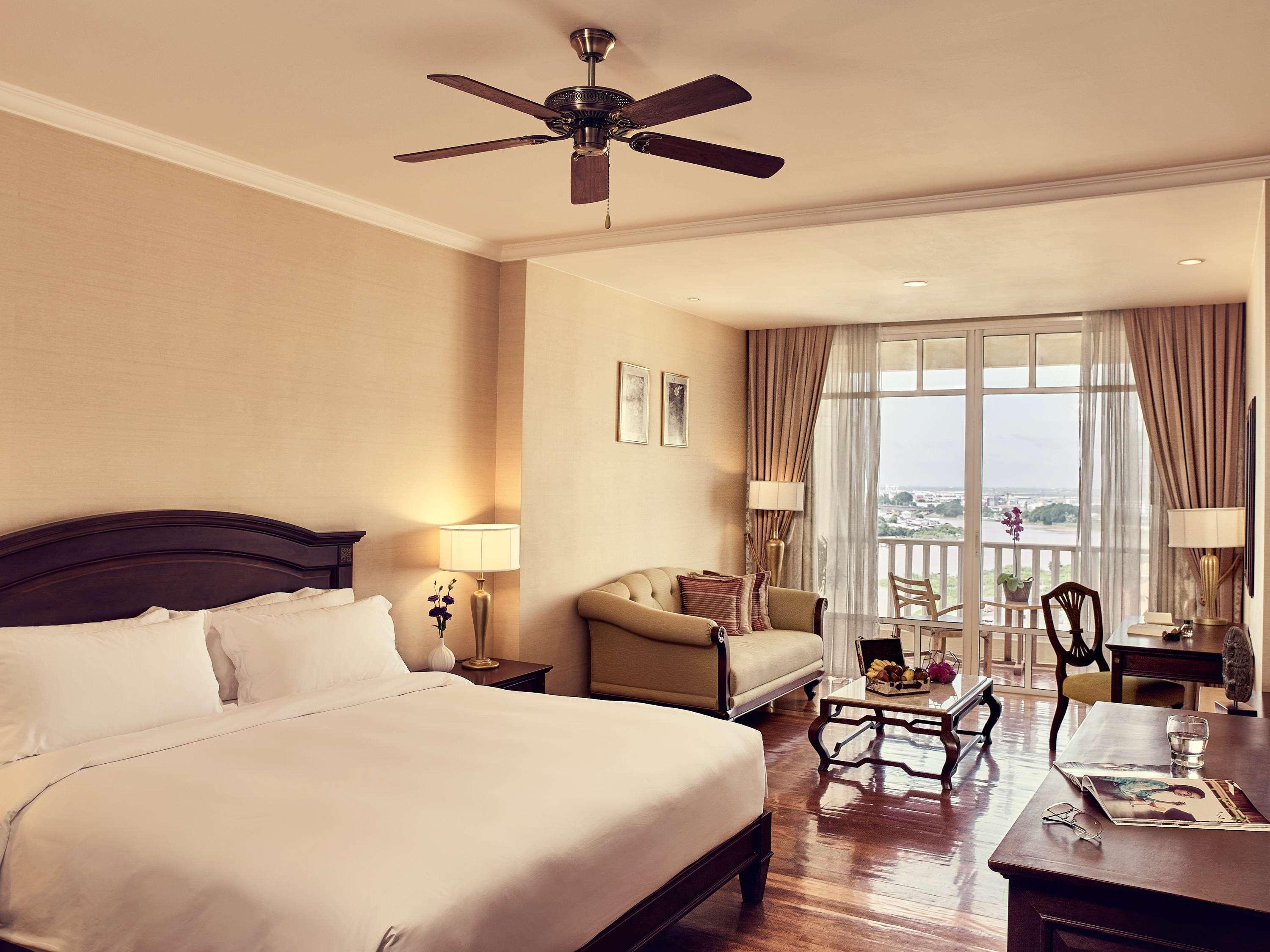 Double Club King Bed