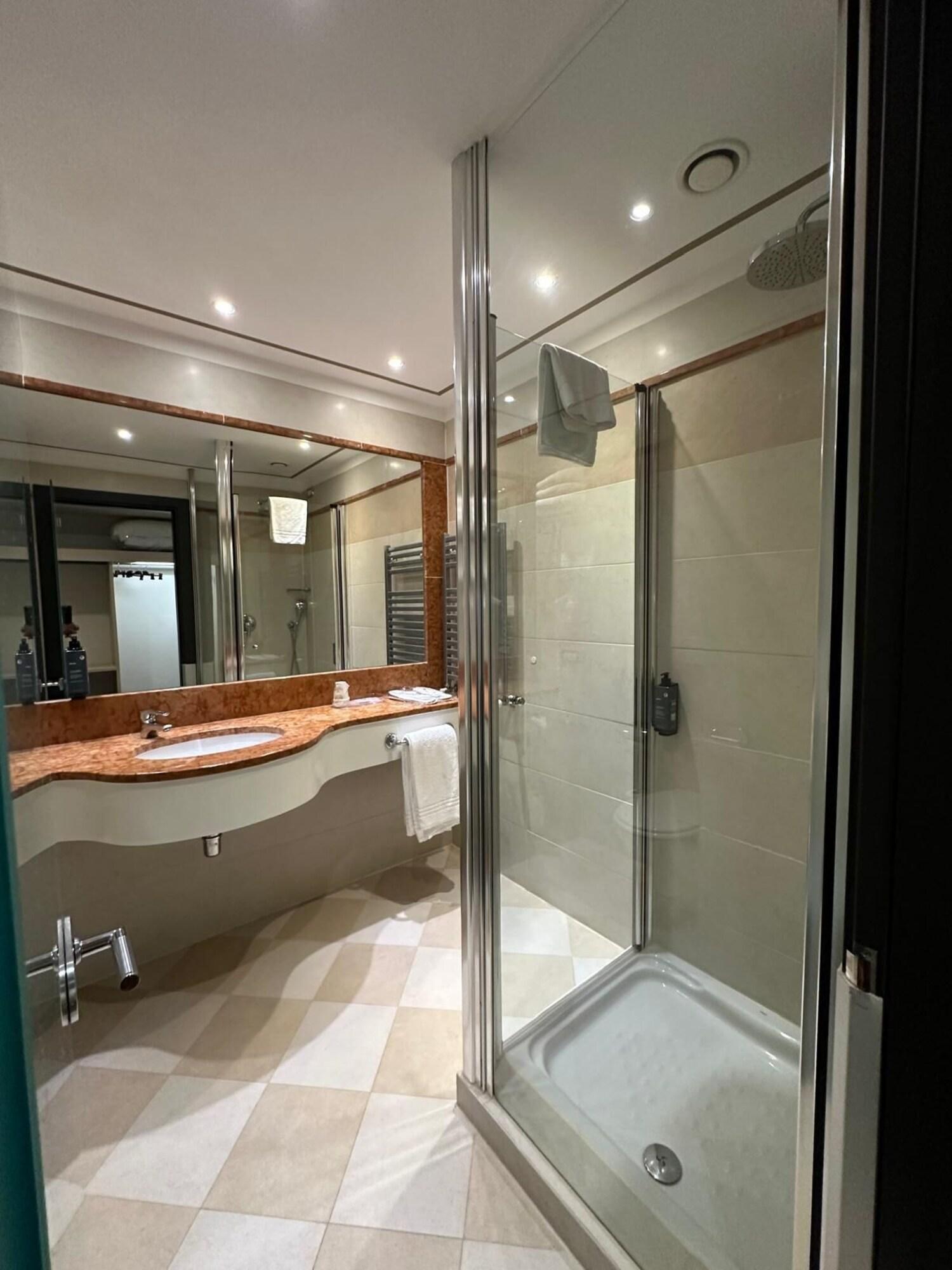 Quadruple King Size Bed