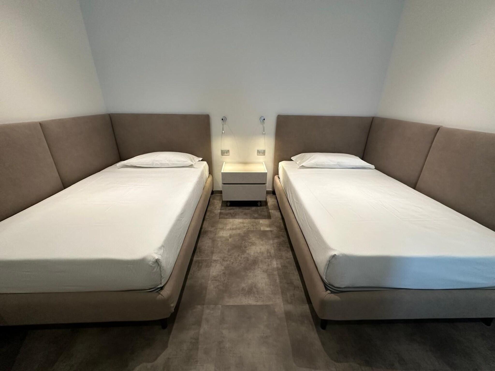 Quadruple King Size Bed