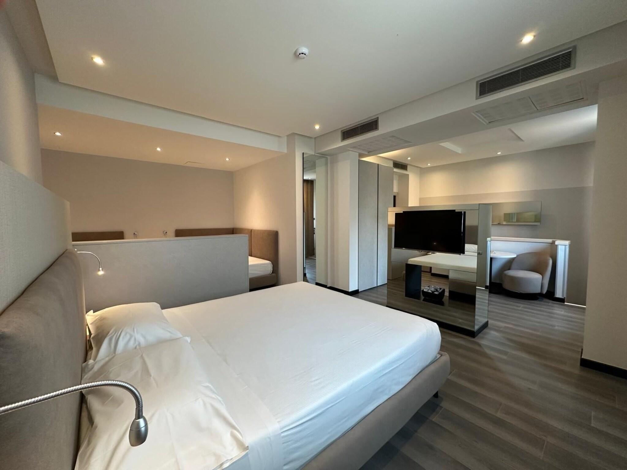 Quadruple King Size Bed