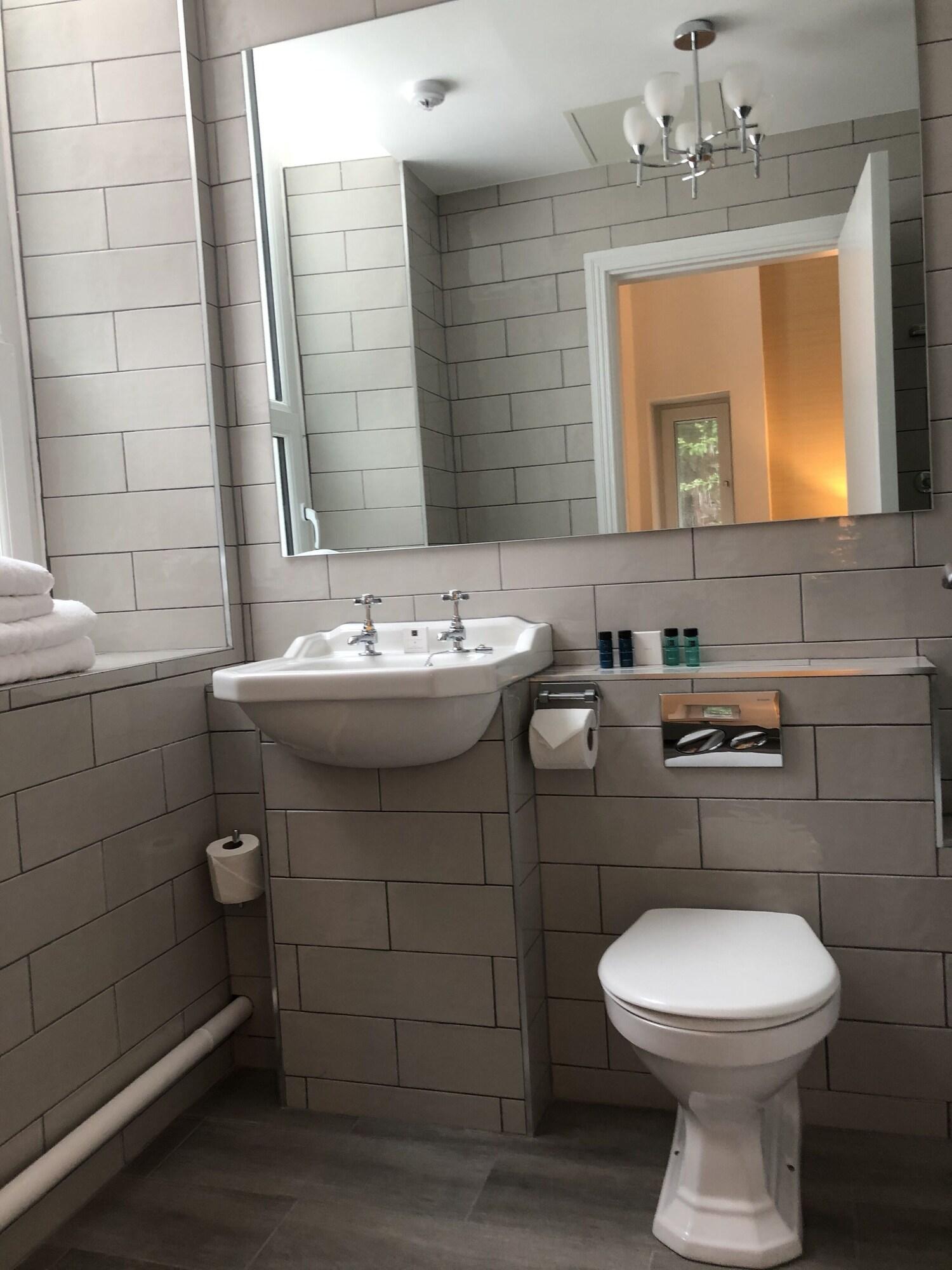 Double Superior Queen Bed