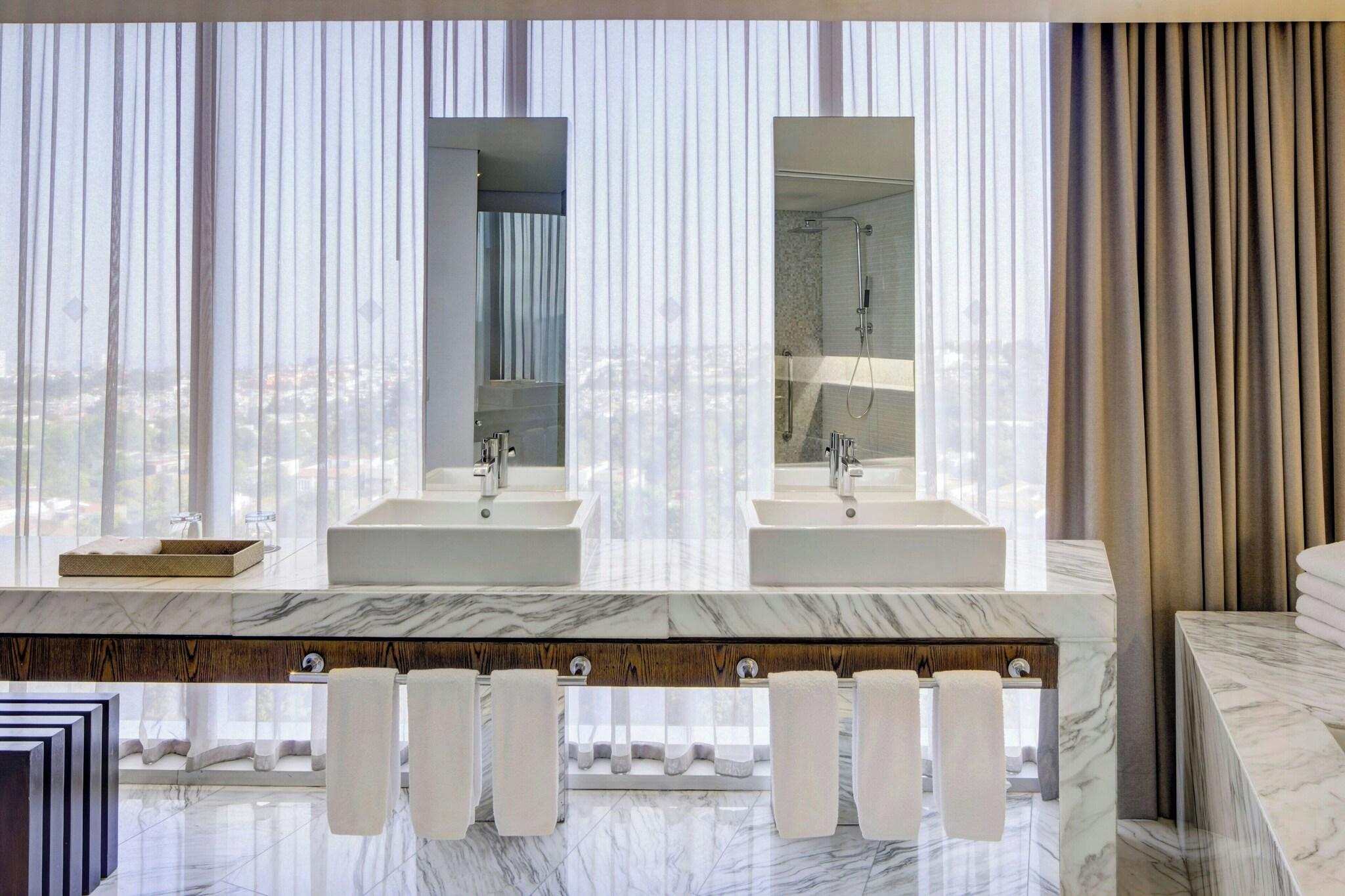 Suite Presidential with Views