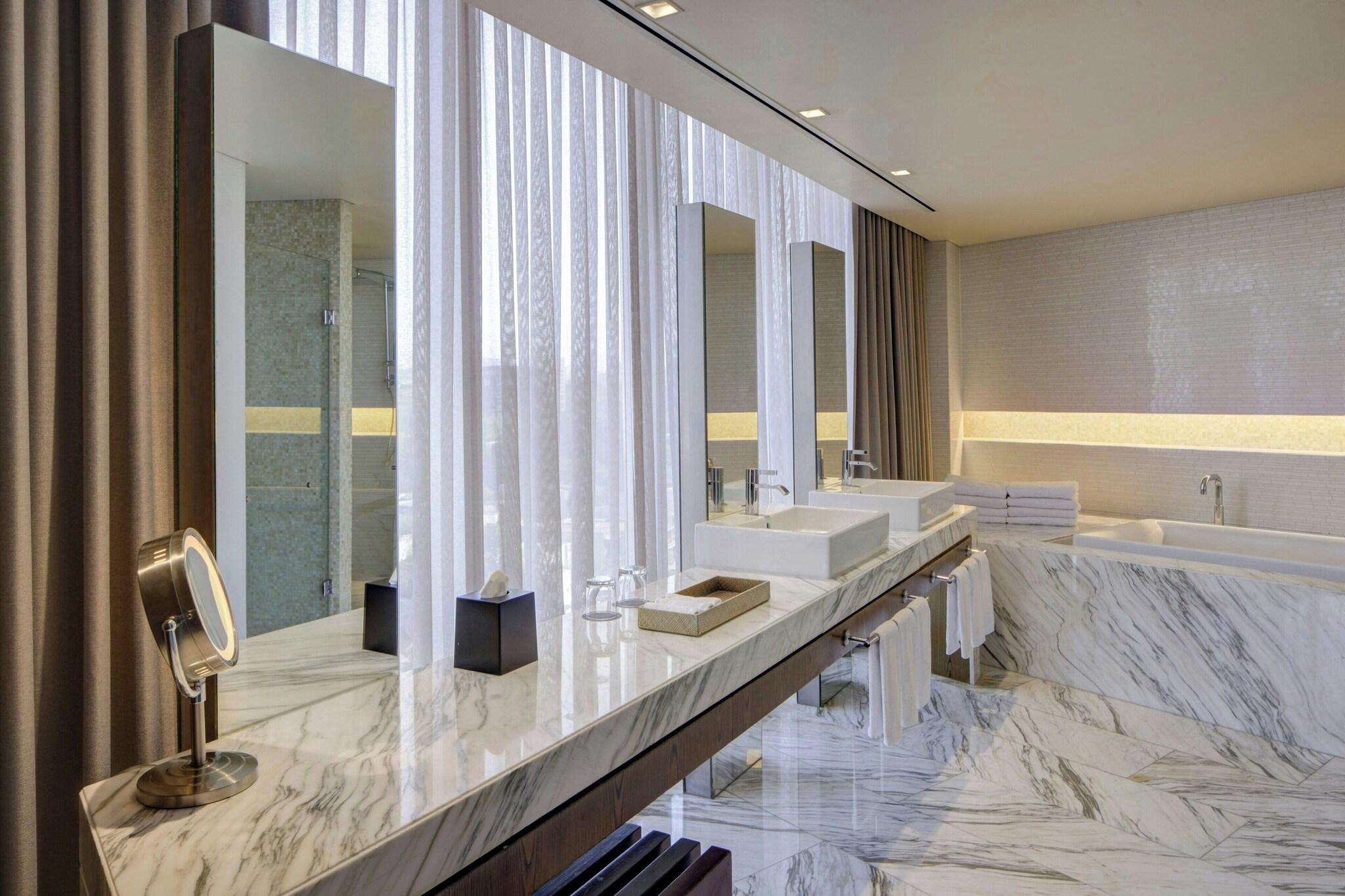 Suite Presidential with Views