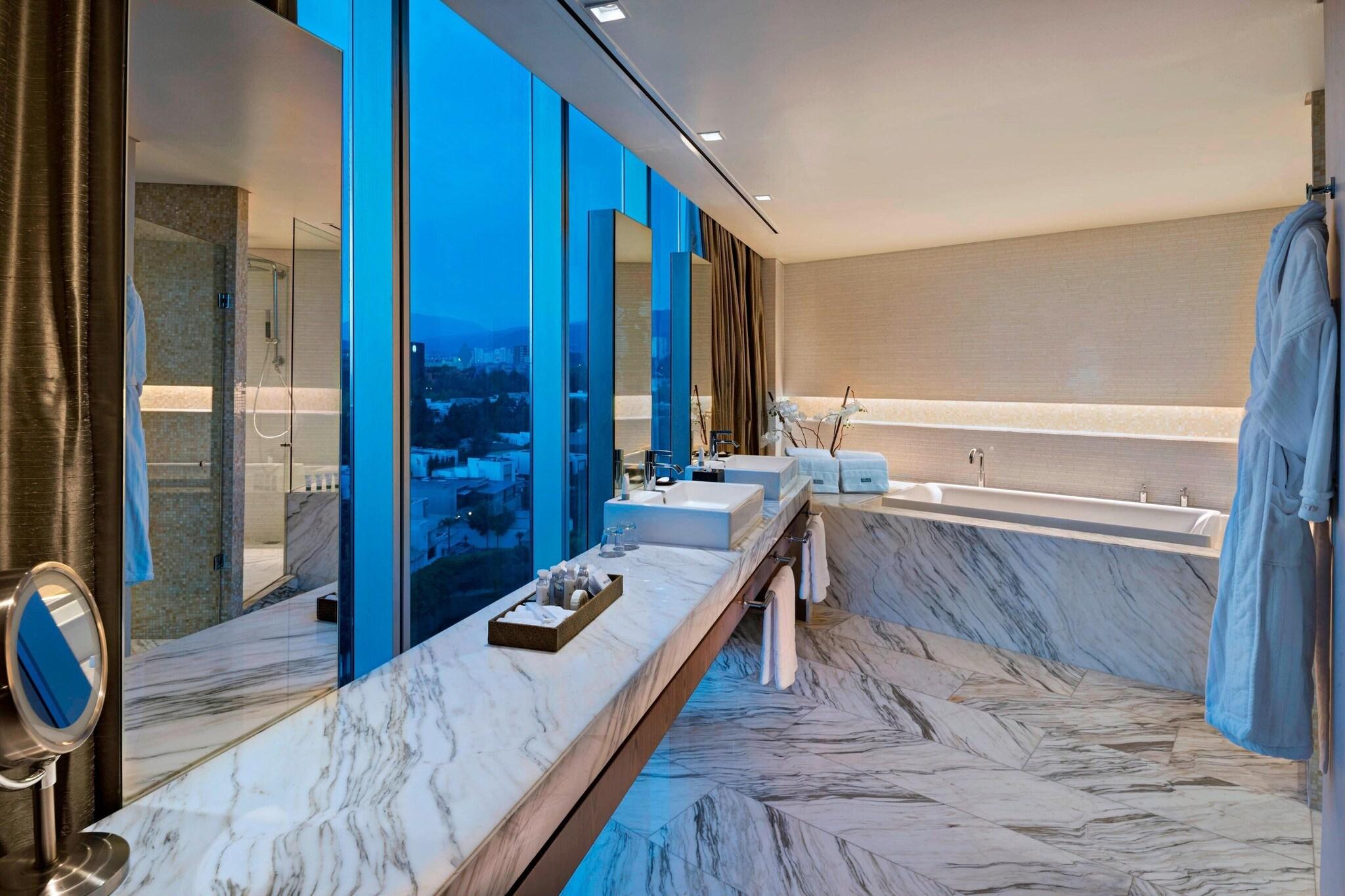 Suite Presidential with Views