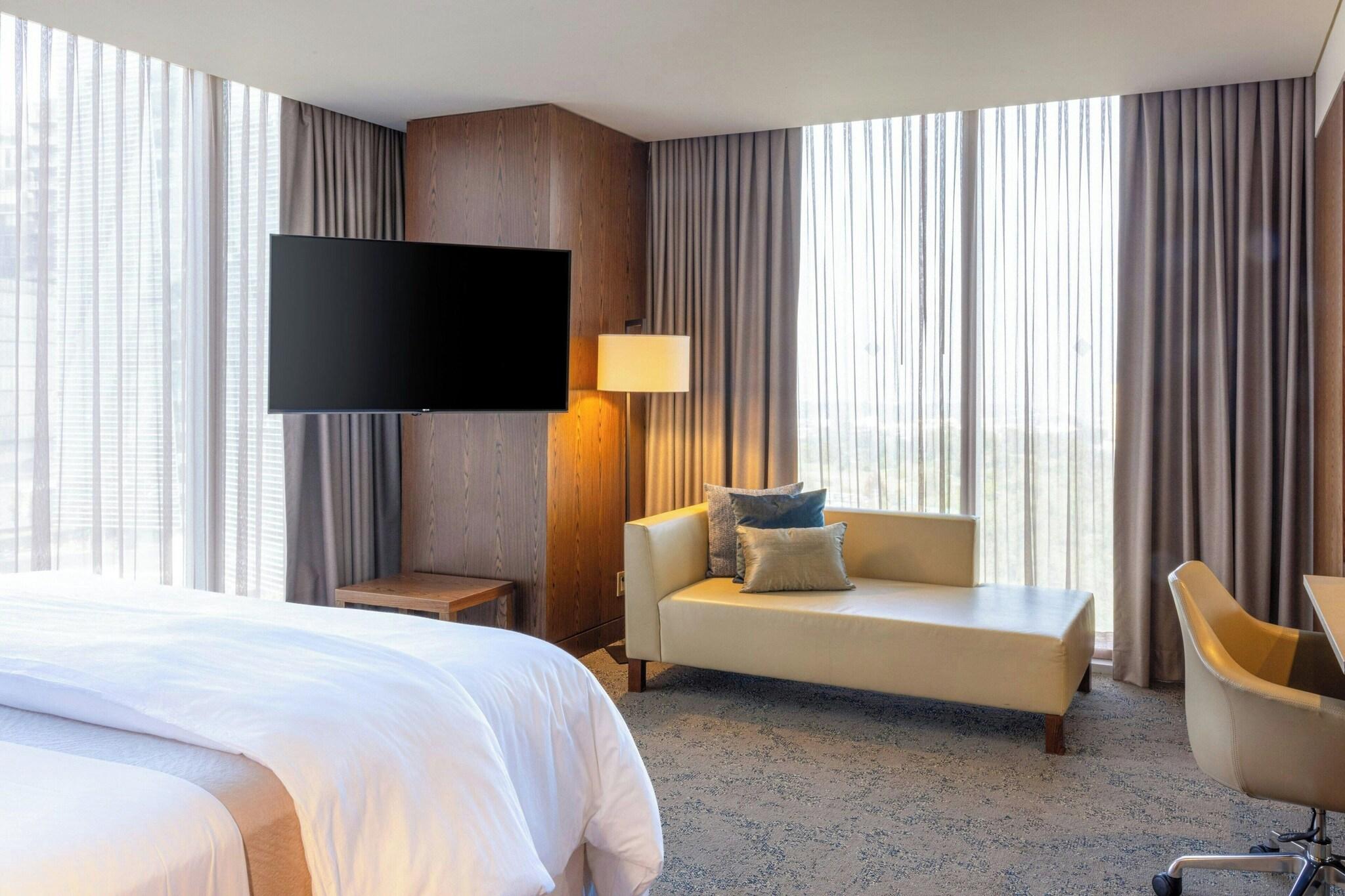 Double Deluxe King Bed