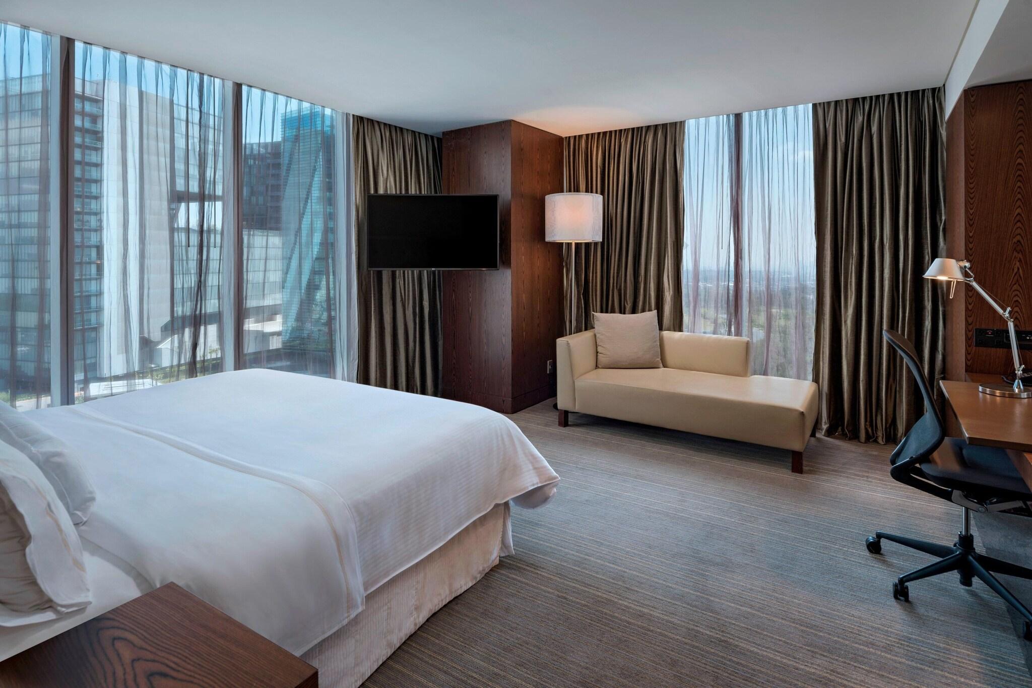 Double Deluxe King Bed