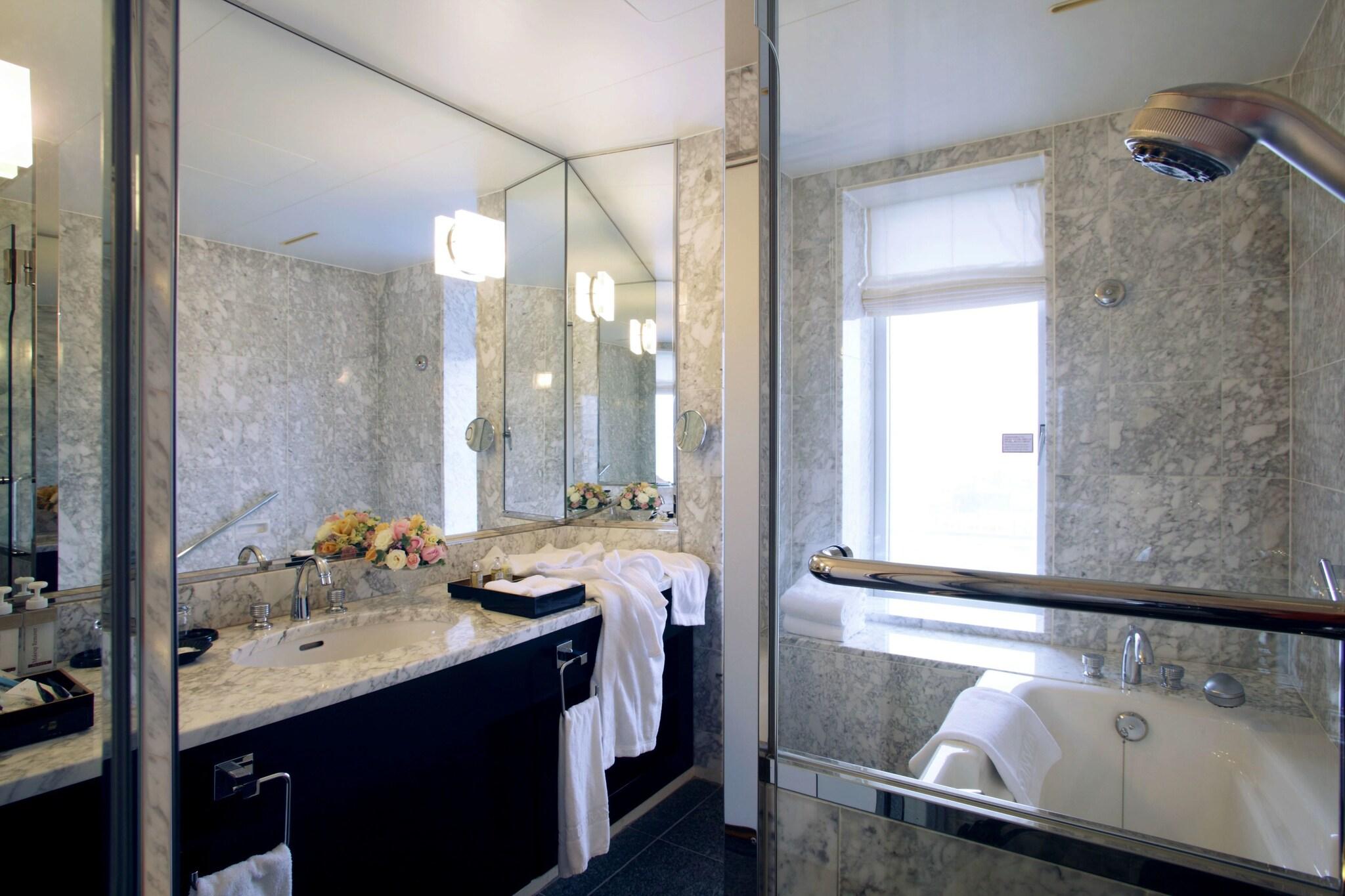 Suite Economy Smoking