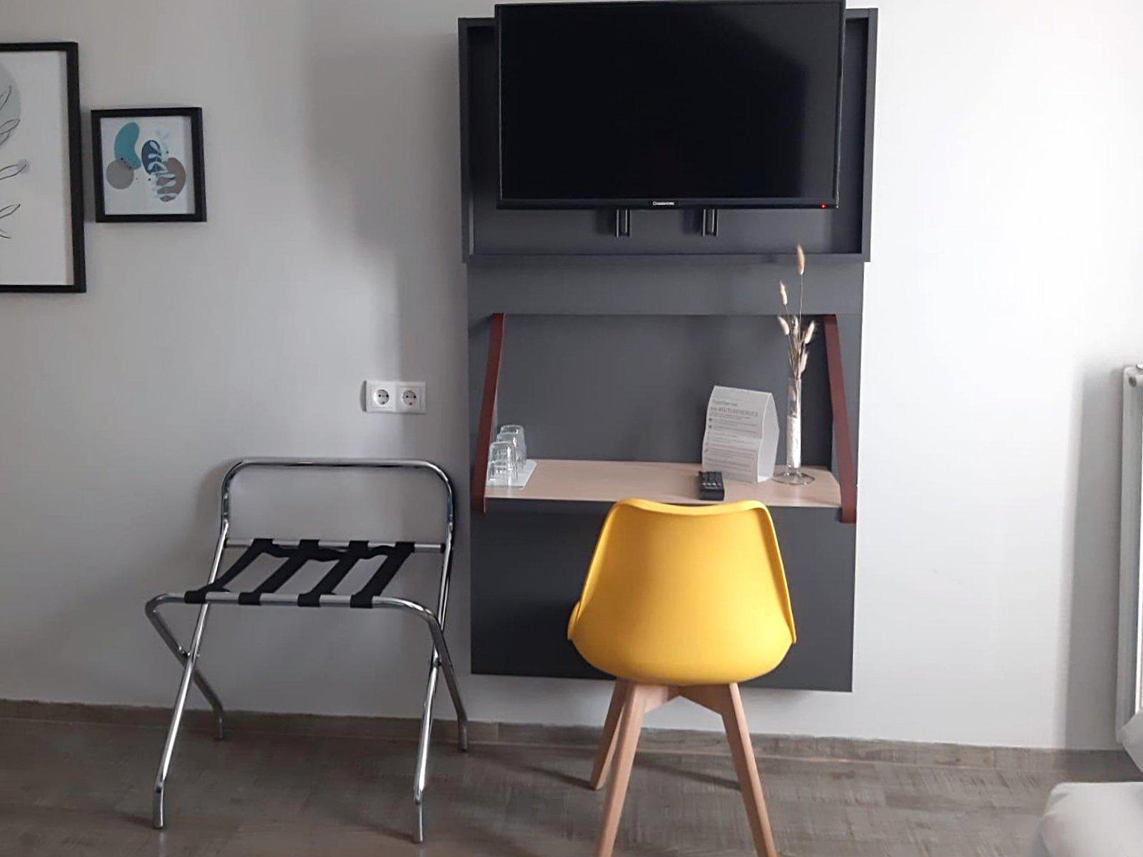 Double Queen Size Bed