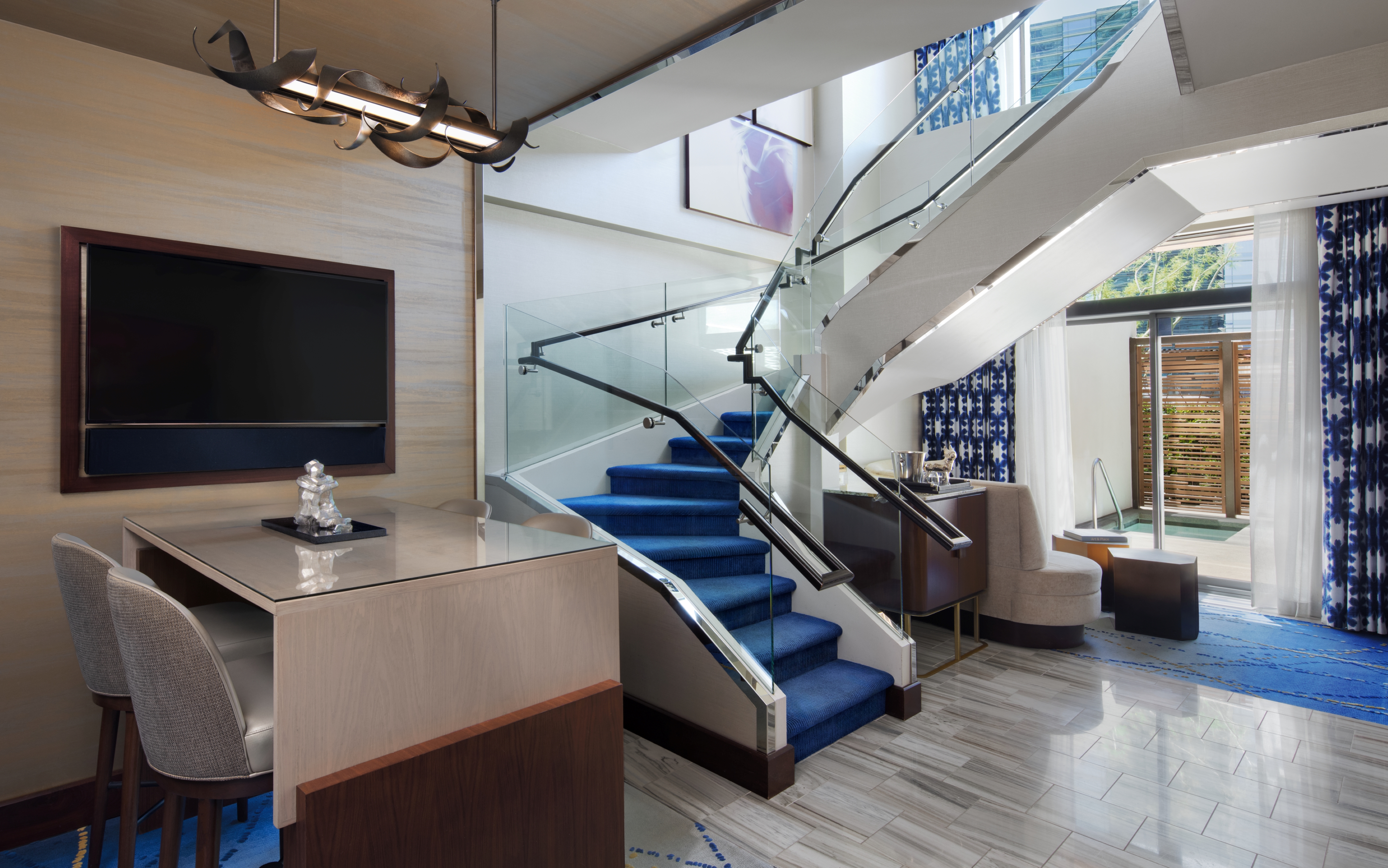 Suite Pool View King Bed