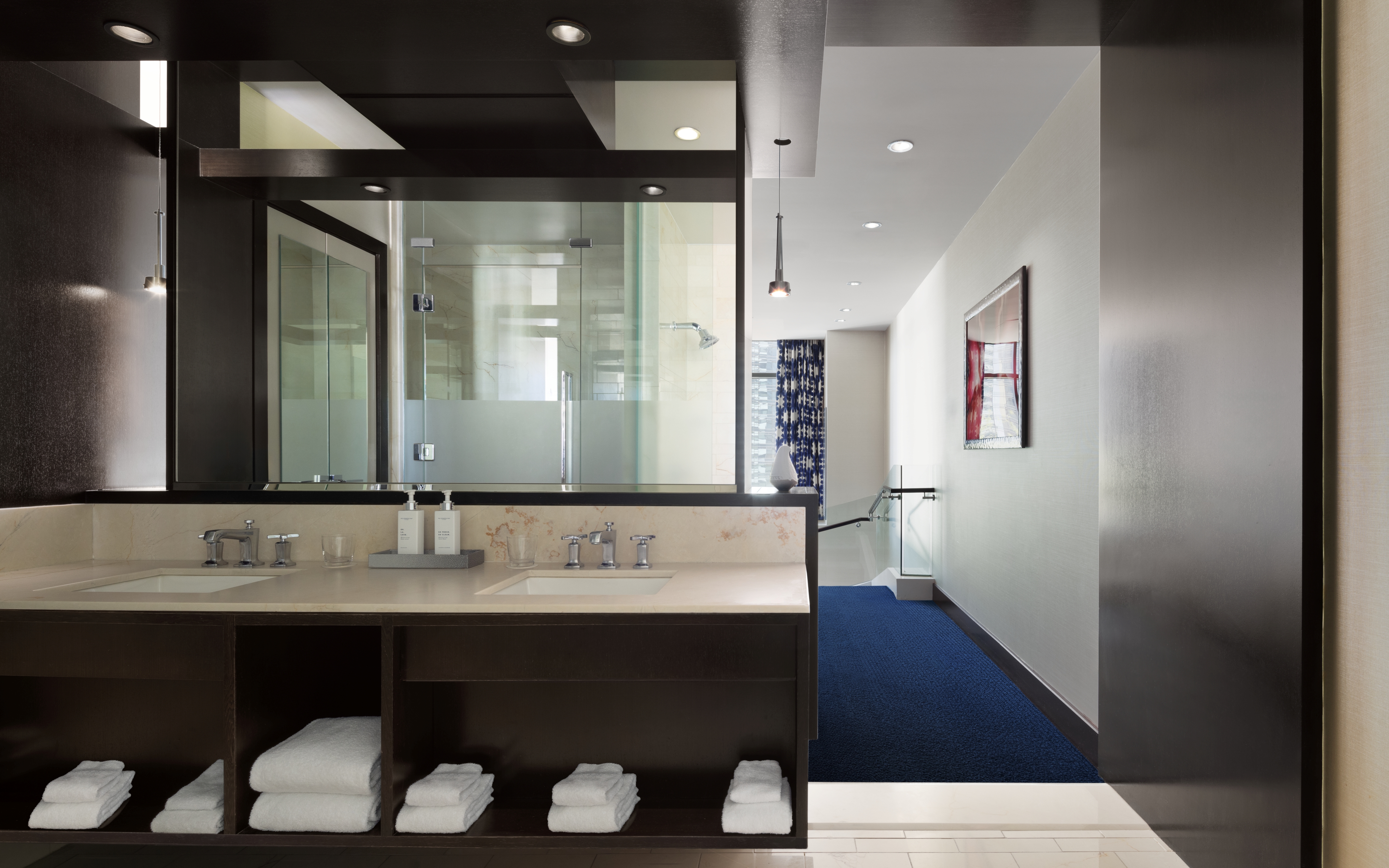 Suite Pool View King Bed