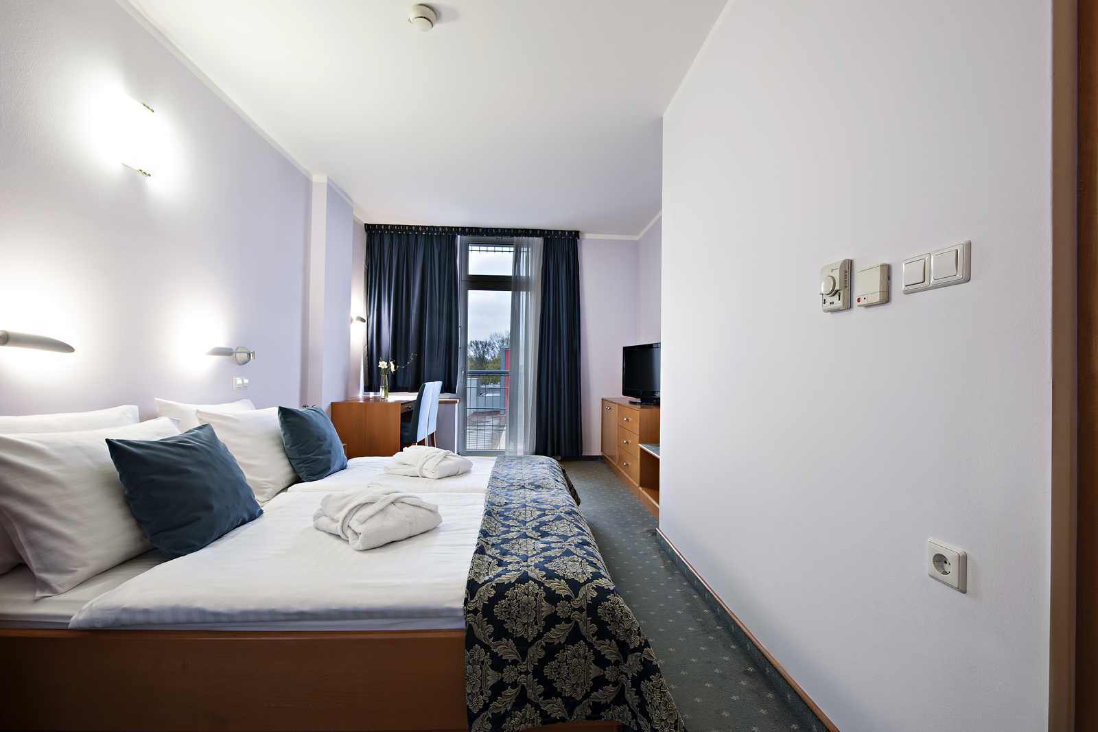 Double or Twin Standard