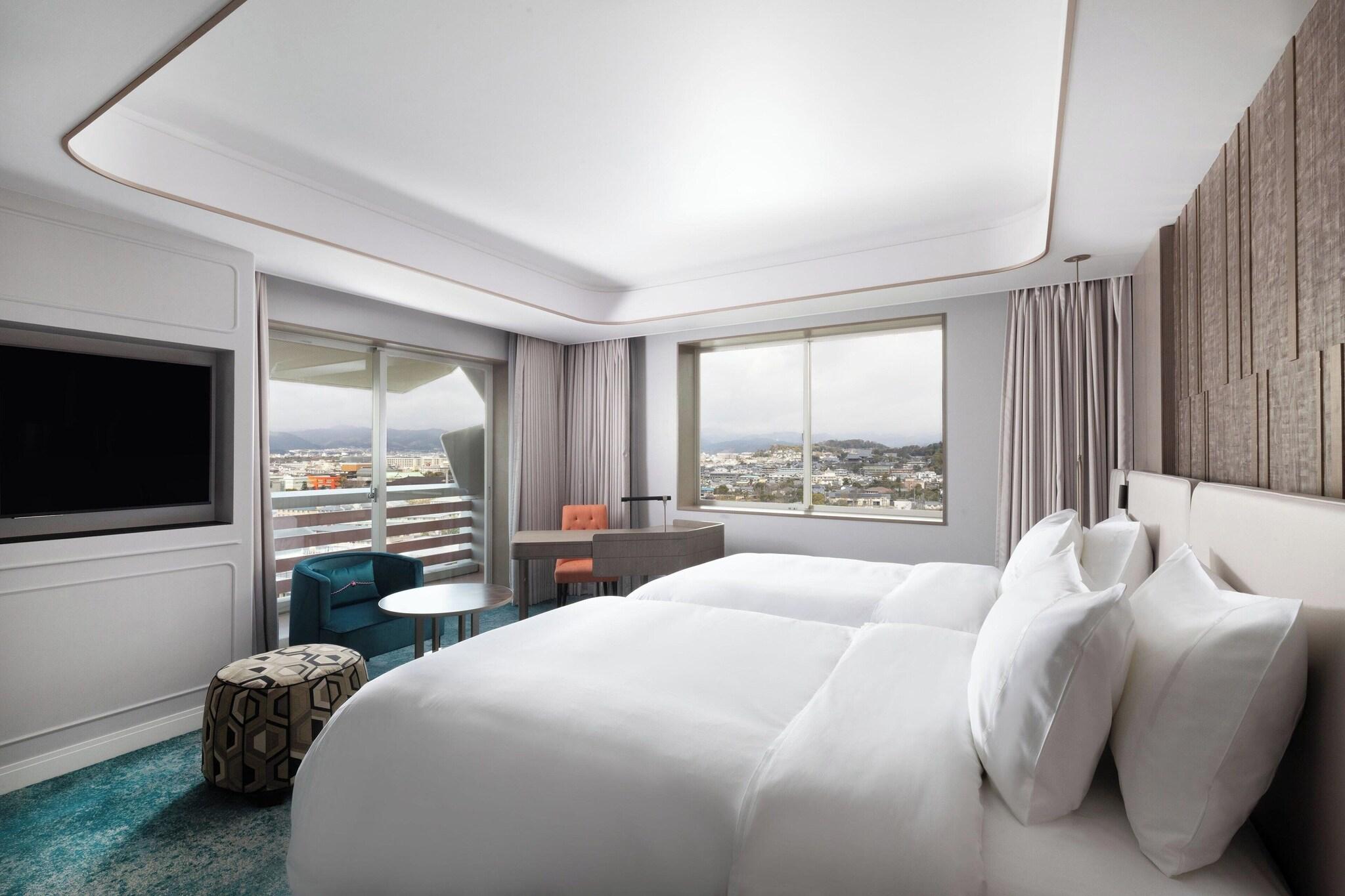 Twin Deluxe with Views