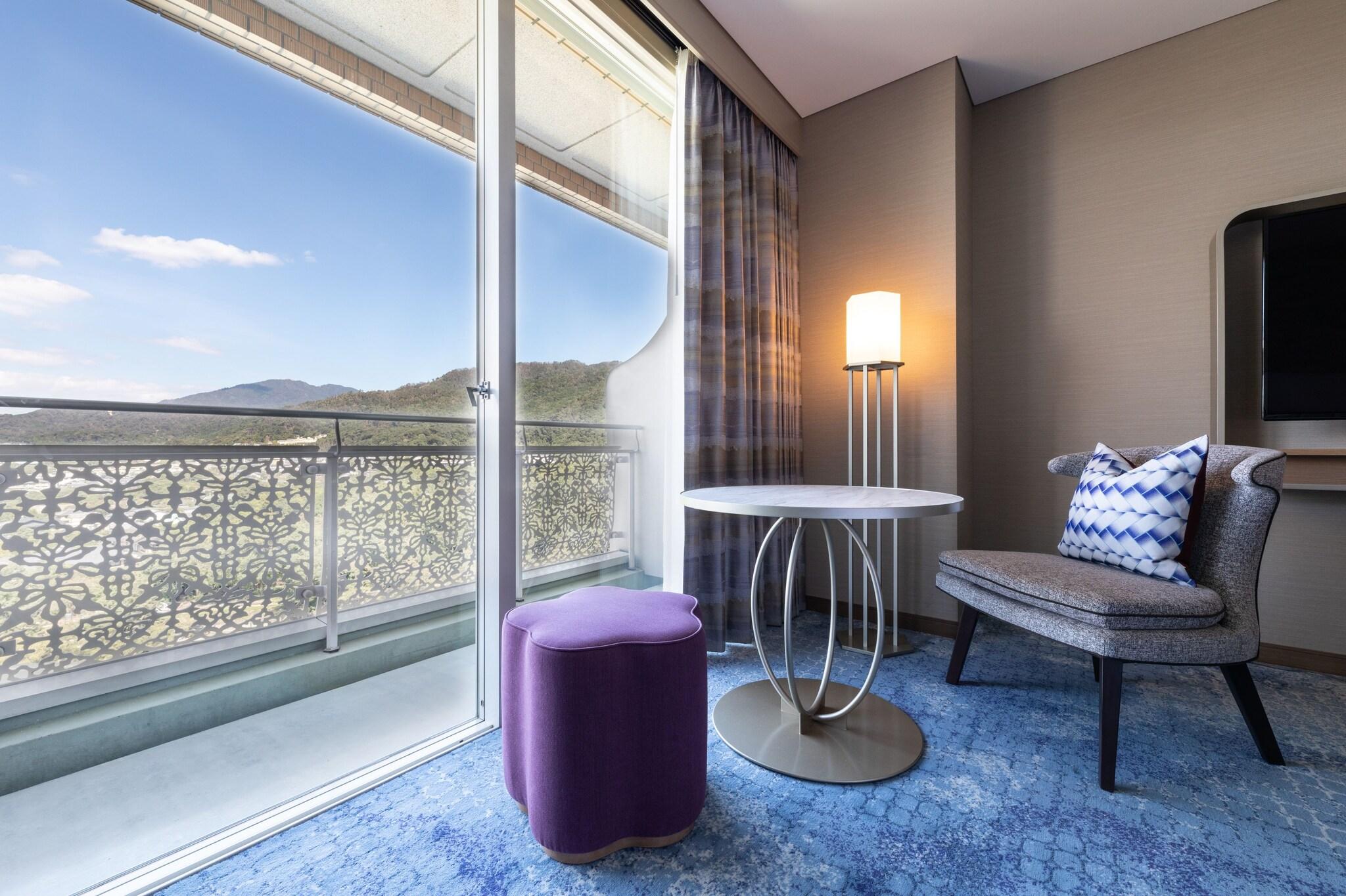 Twin Deluxe with Views