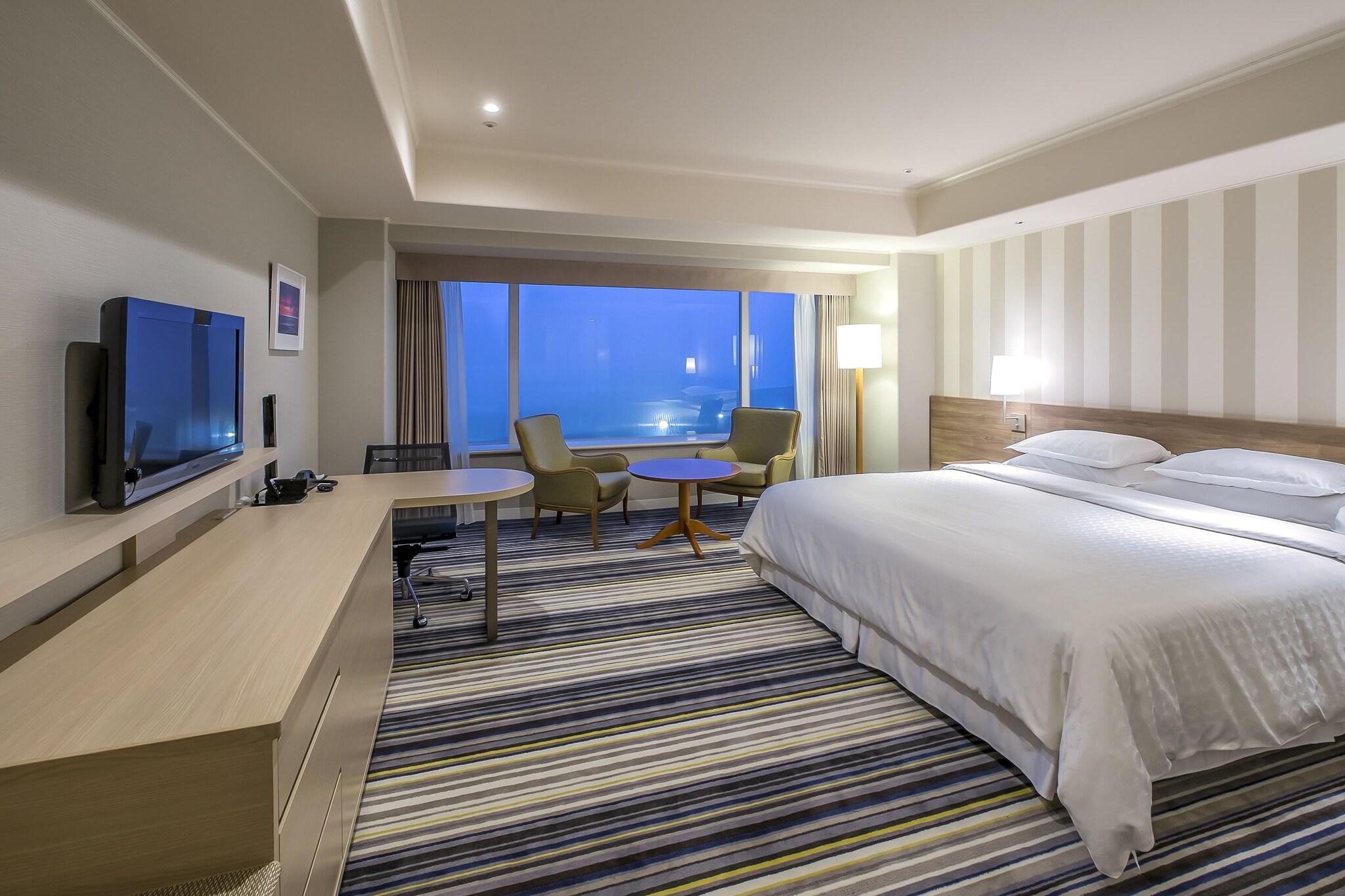 Double Deluxe King Bed